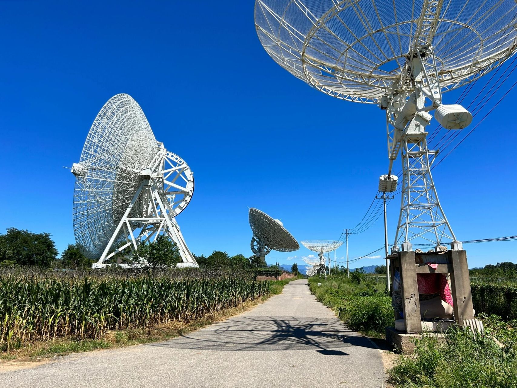 北京国家天文台密云站   驾车到附近就能看到巨大的天线的上沿,走过一