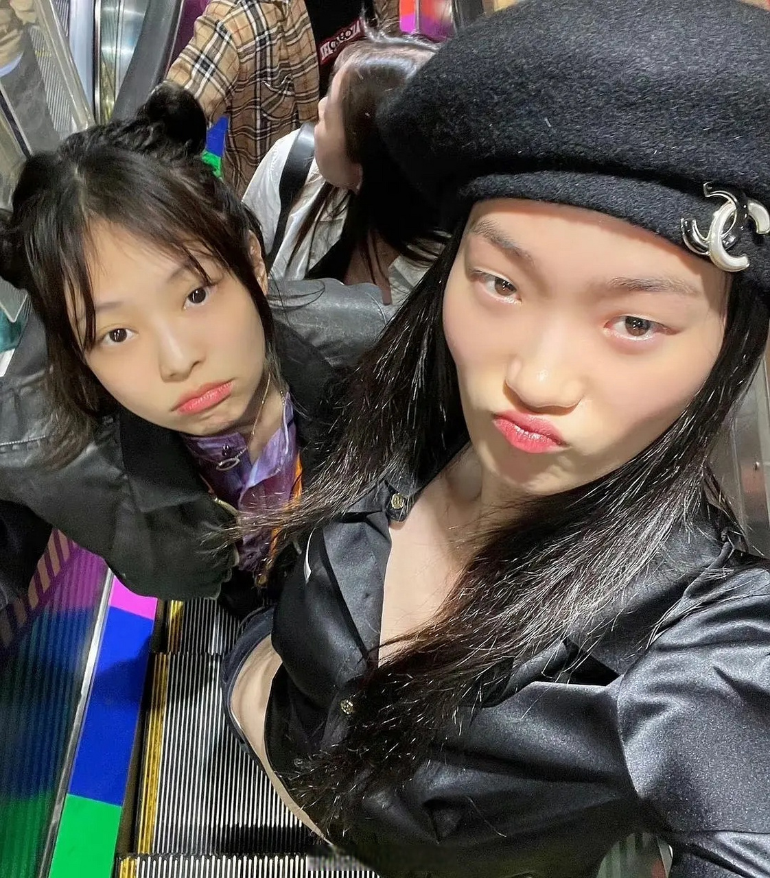 jennie最新自拍,看来the idol扑街丝毫没影响到她的心情.