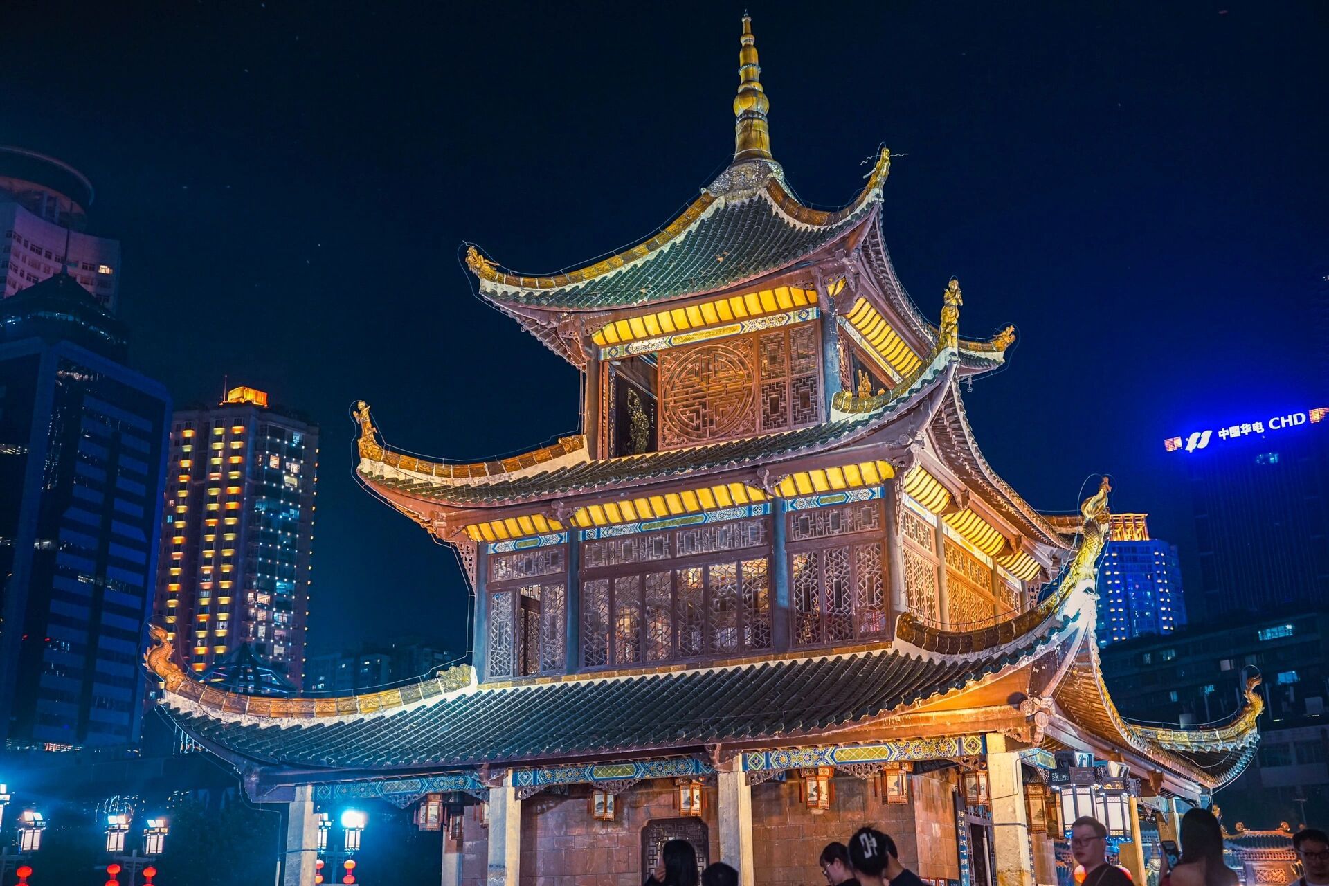 来贵阳不得不看的甲秀楼迷人夜景 7215景点介绍: 甲秀楼是国家aaa