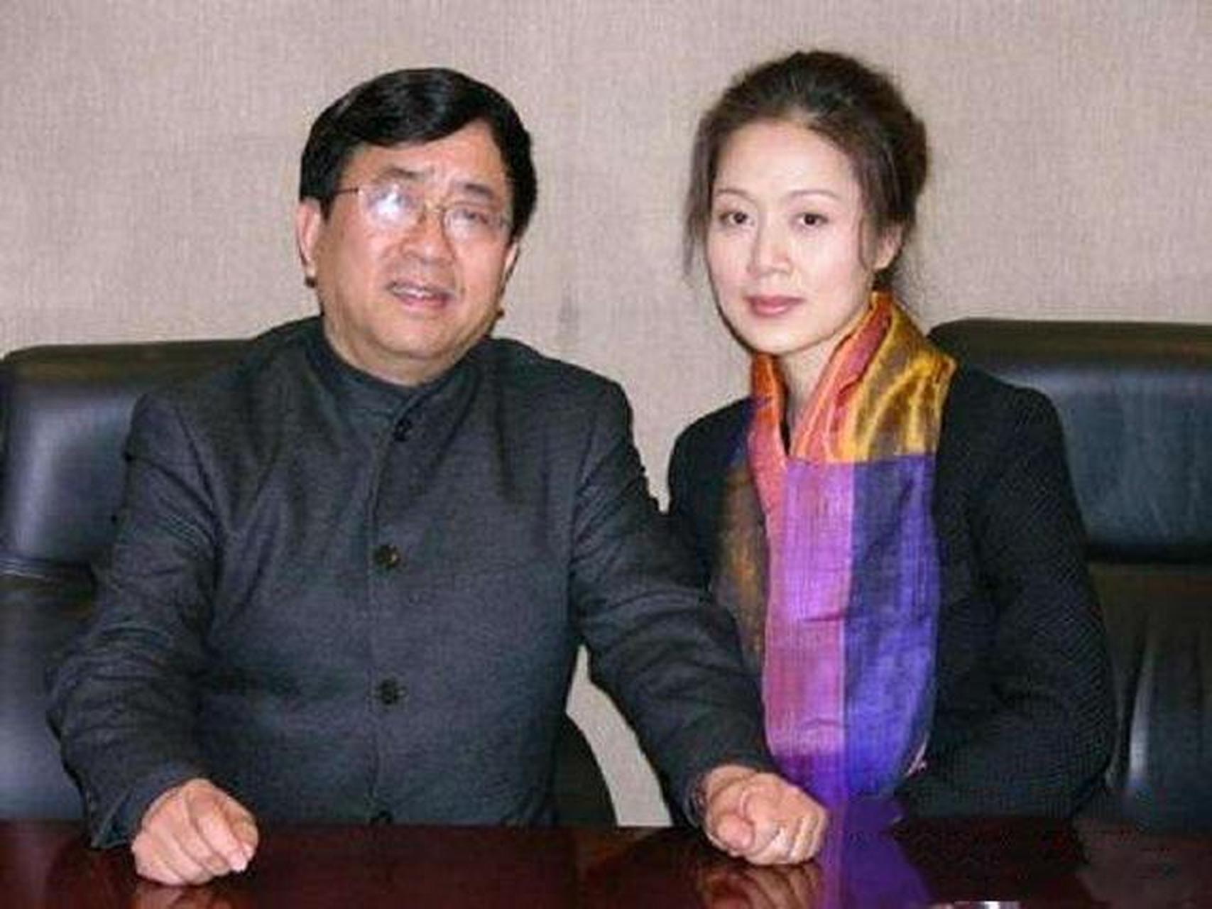 余秋雨二婚娶了小16岁的黄梅戏演员马兰.