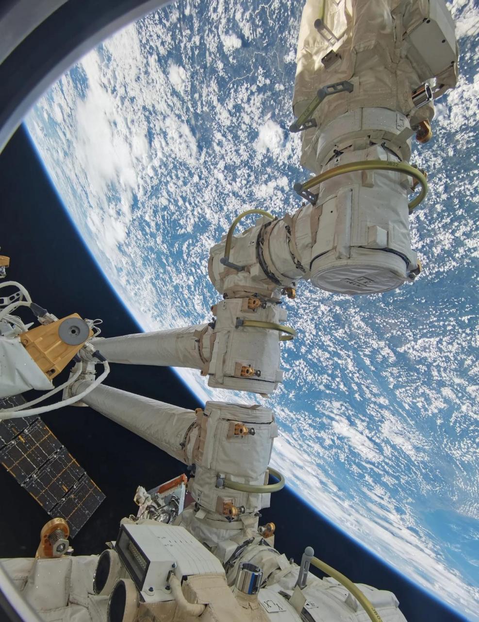 "天宫"空间站上俯瞰地球, 原来这个星球那么漂亮, 机械臂也好帅啊!