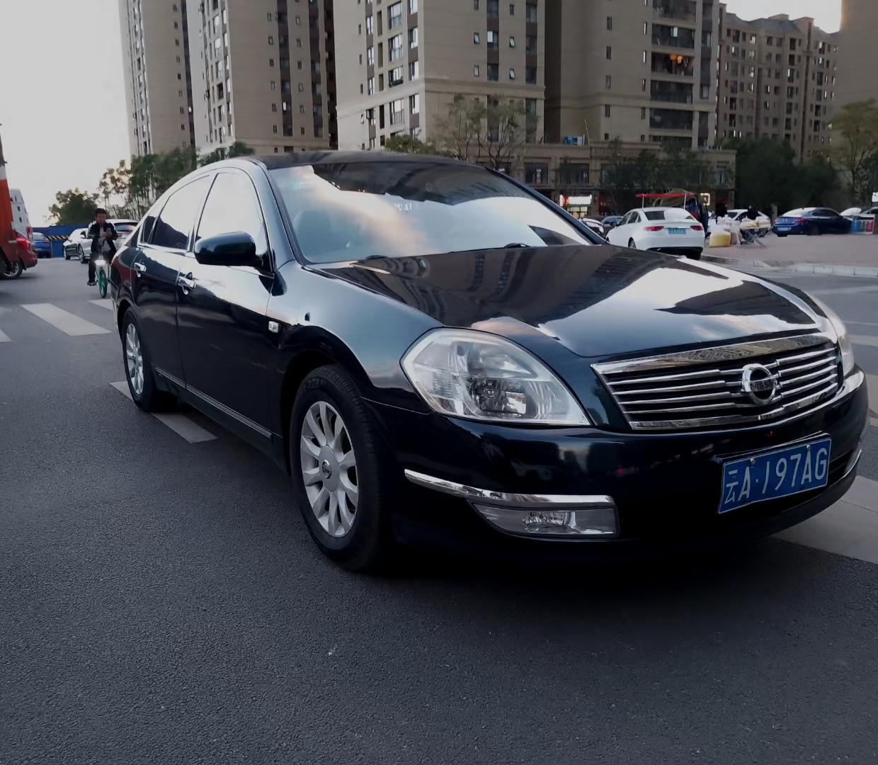 07年精品日产情怀老天籁,2.3v6!21万公里,外观墨绿色,时尚大气!