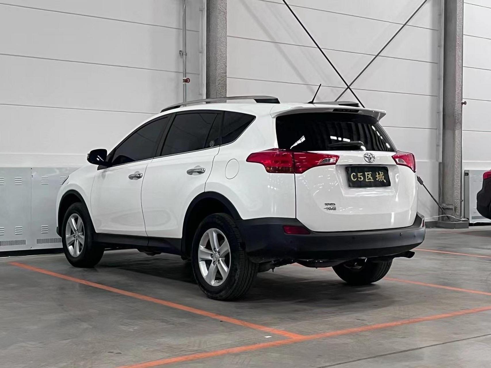 2013款丰田RAV4图片