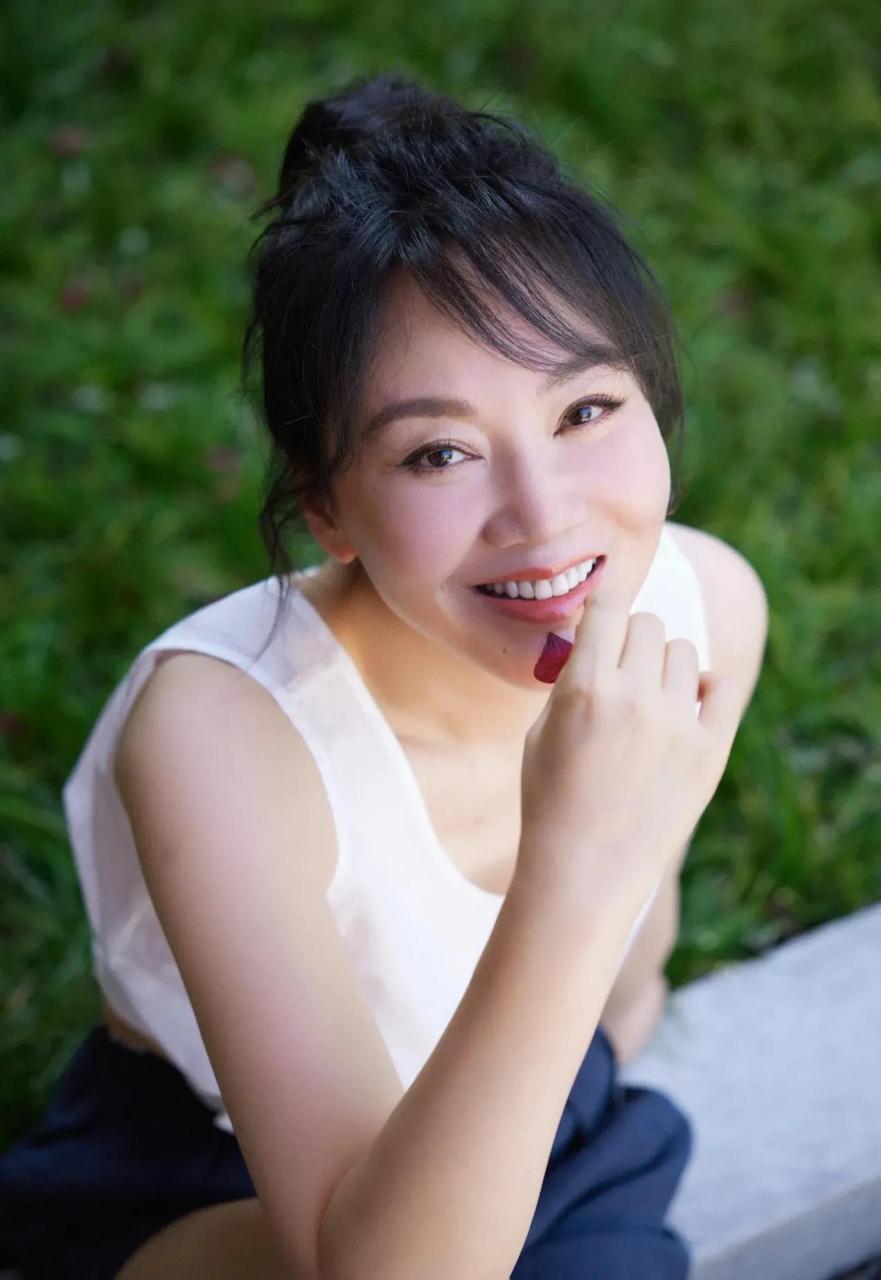 闫妮是最适合做人妻的女人!看多了让人心潮澎湃,女人味飘香四海!