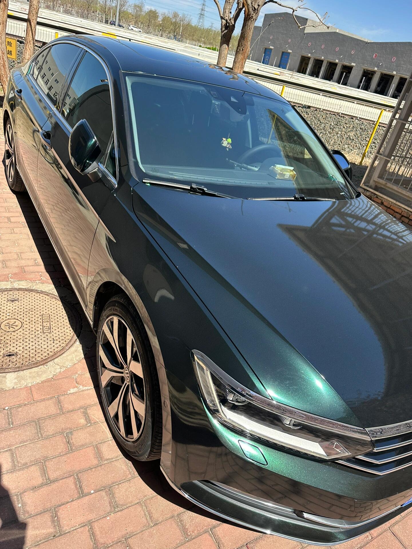 大众迈腾改色膜祖母石绿