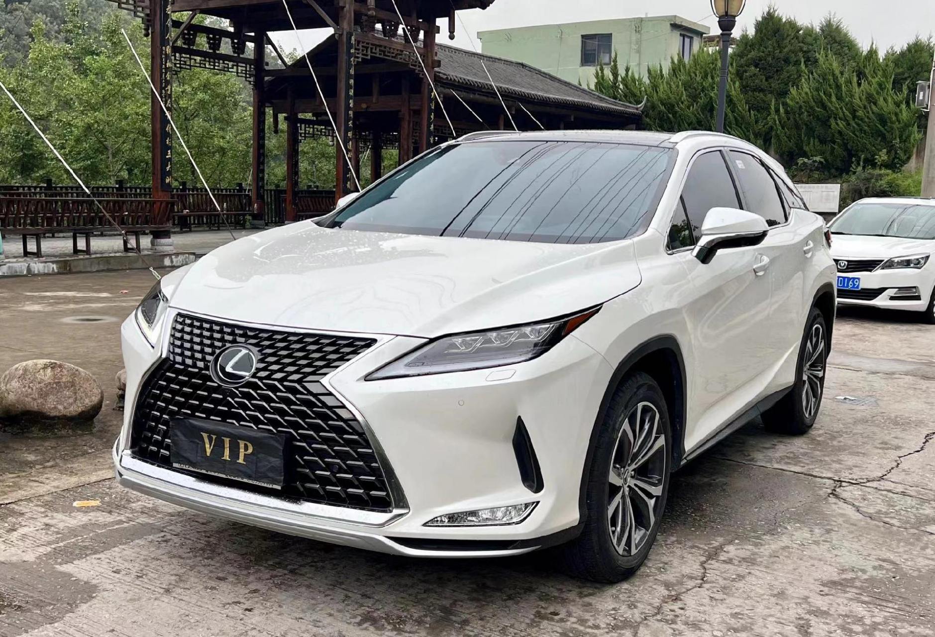 新货到2022年10月,雷克萨斯rx300,四驱,里程1万多,原版原漆 配置:抬头