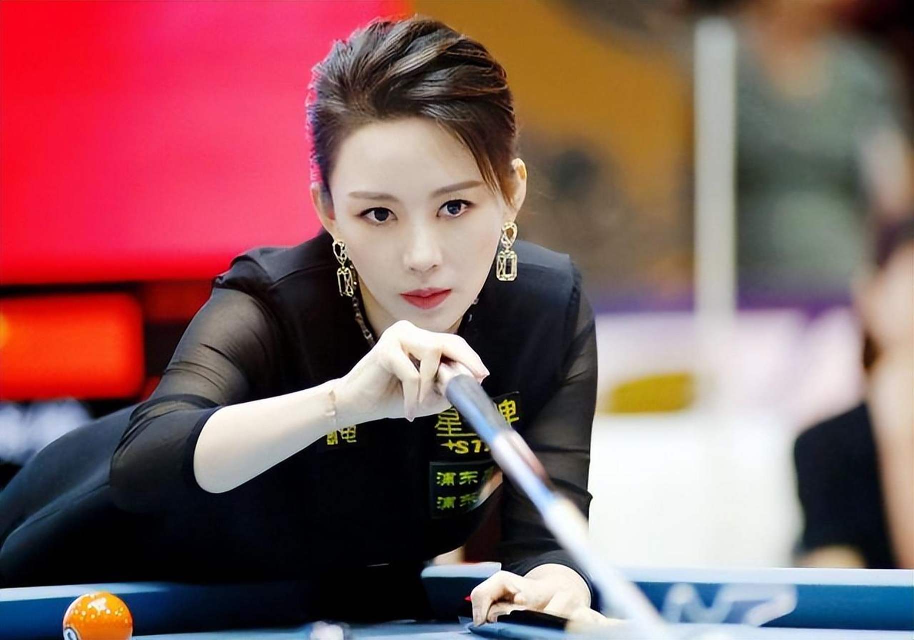 九球天后潘晓婷无疑是中国台球历史上最成功的女球手,潘晓婷在台球上