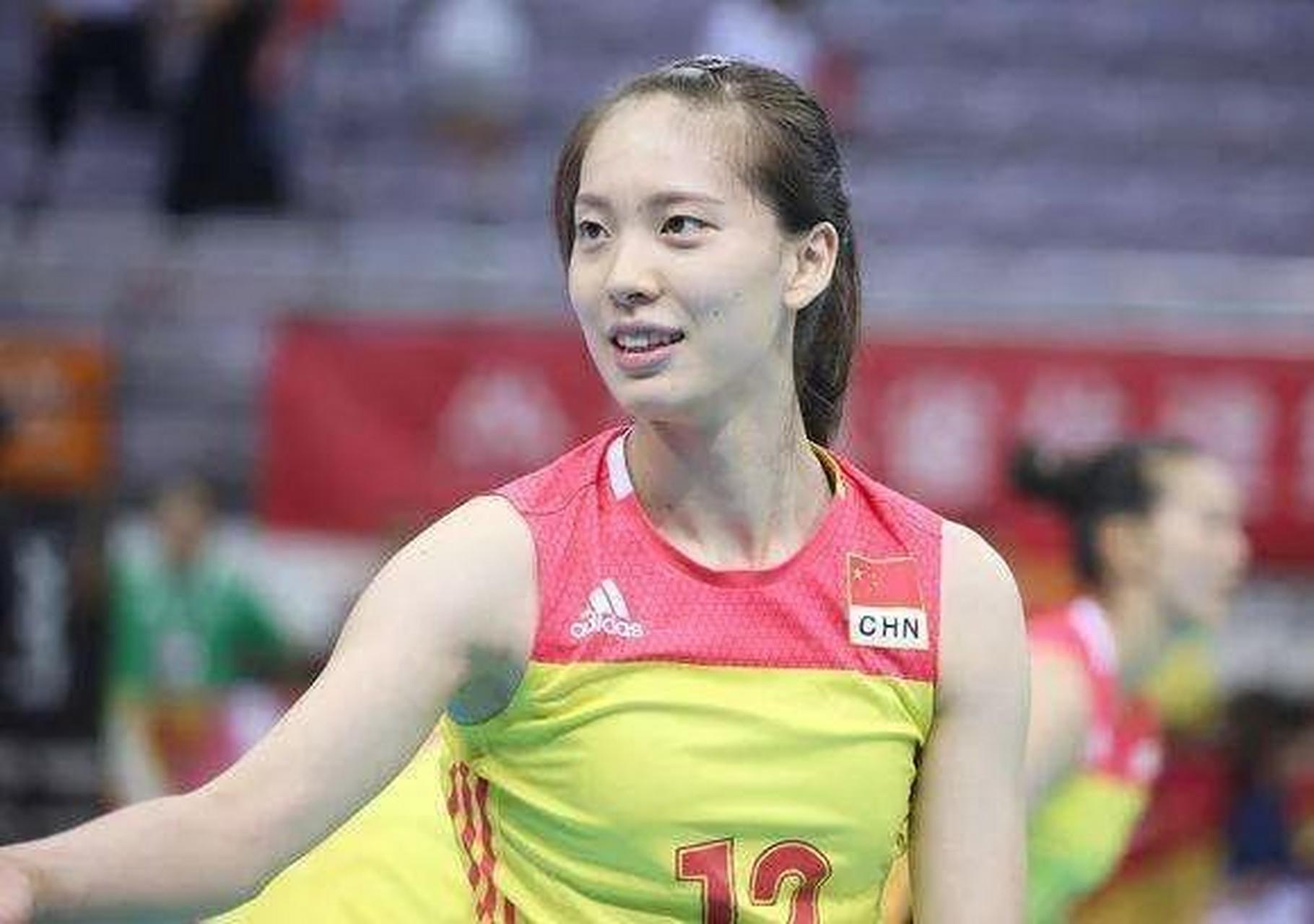 郑益昕1995年出生在福建漳州,由于遗传了父亲优秀的身高与运动基因