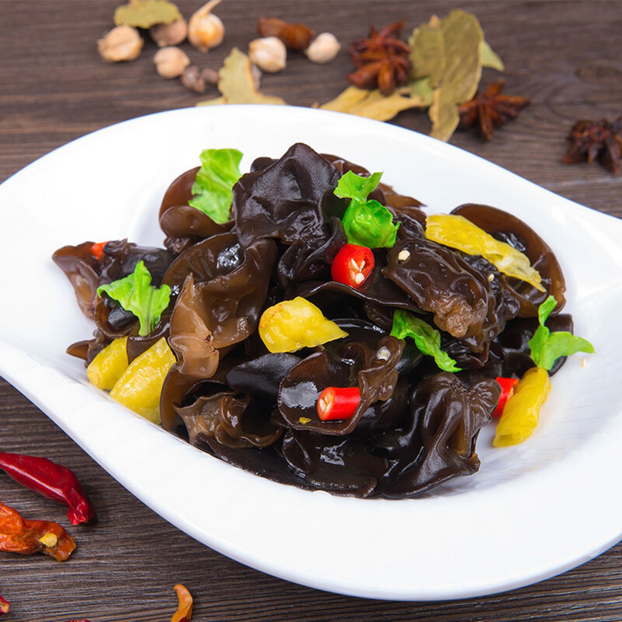 四川省特产 - 青川黑木耳 青川县气候温和湿润,适宜多种食用菌生长,是