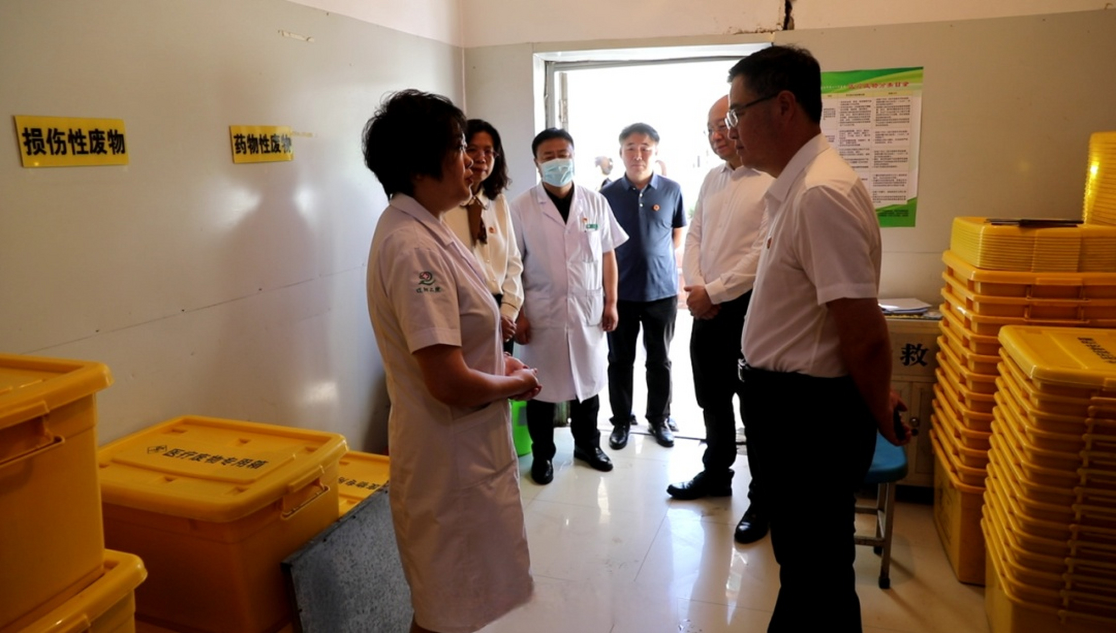 贯彻二十大辽宁在行动#  9月15日,白塔区人大常委会主任李东明对吻