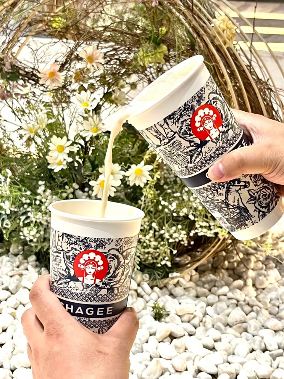 霸王茶姬伯牙绝弦吼吼喝! 这个周末的惊喜就是霸王茶姬!