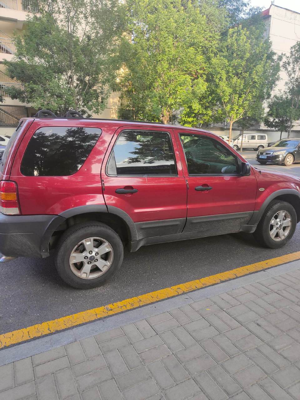 再到一台07年福特翼虎  纯进口  3.