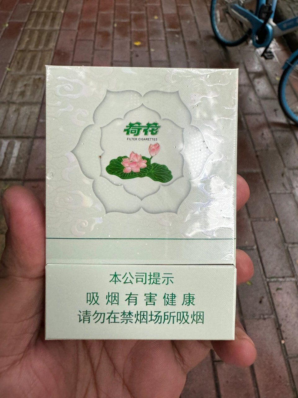 白盒荷花香烟图片