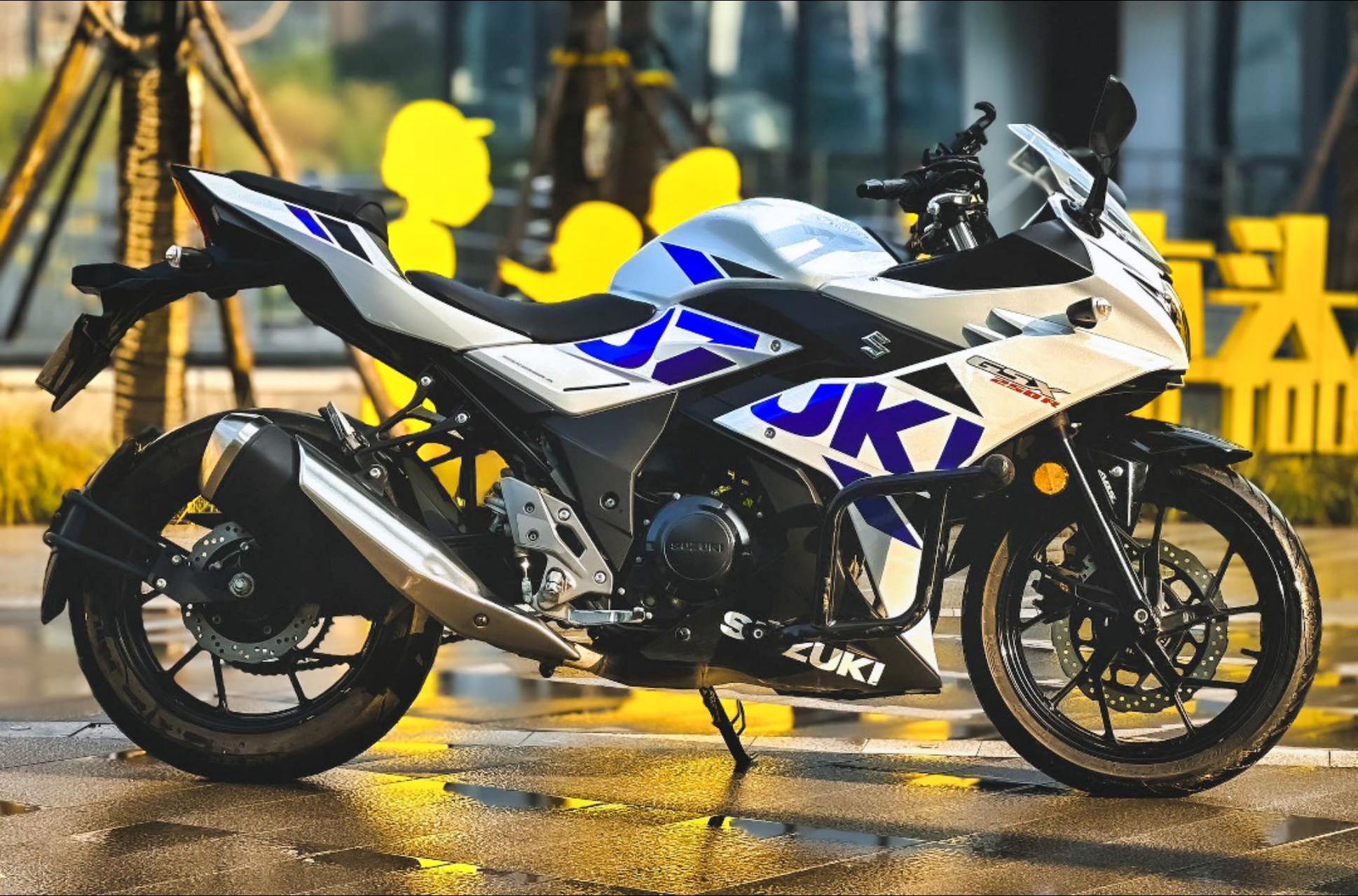 gsx250r冰川白壁纸图片