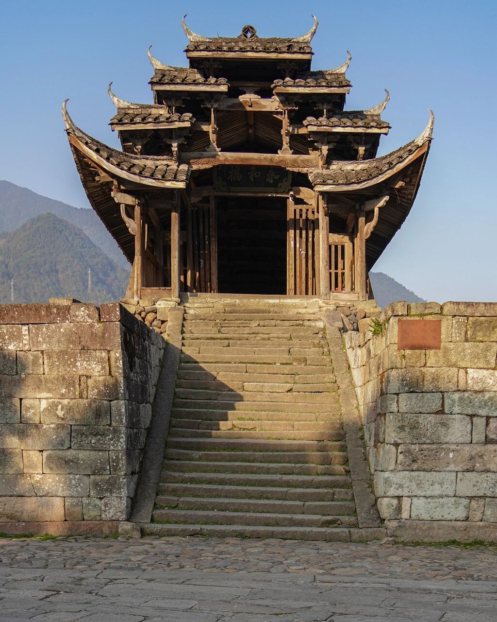 魅力中国 | 历久弥新的永和廊桥 浙江省龙泉市安仁镇西溪之上,横卧着