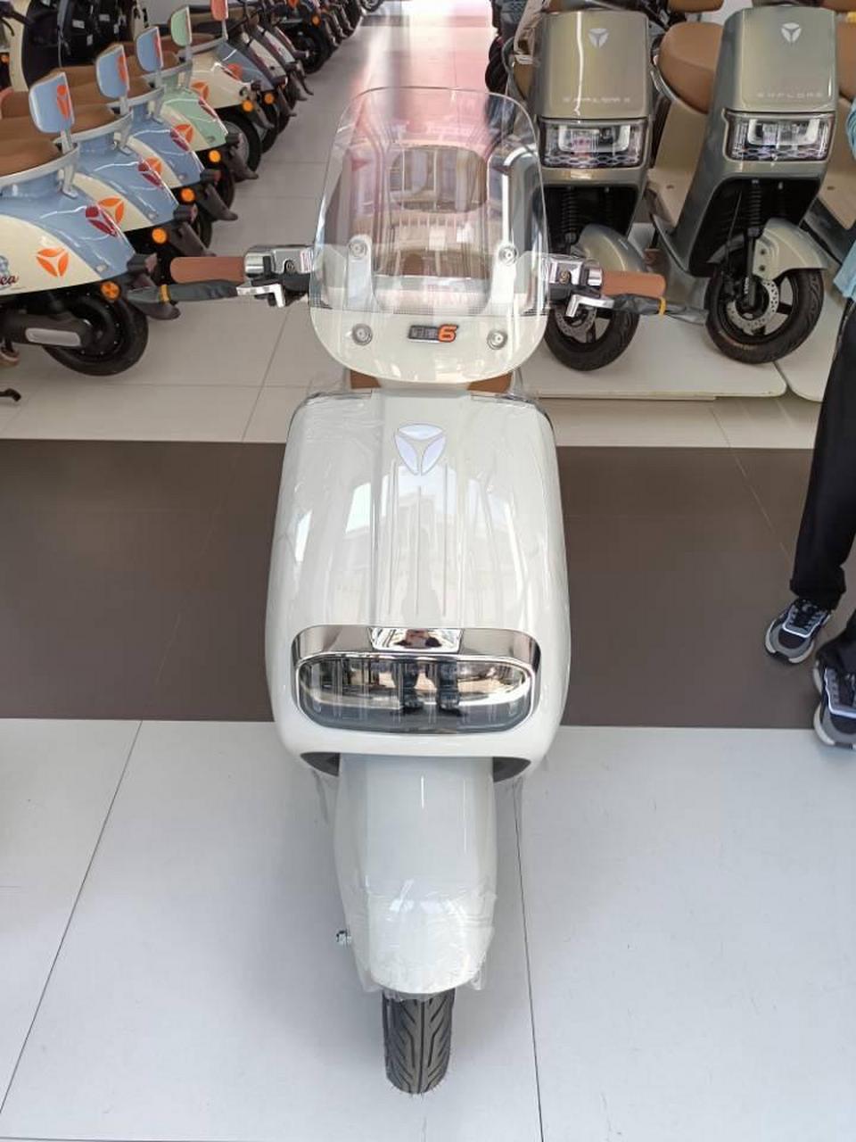 雅迪冠能m85