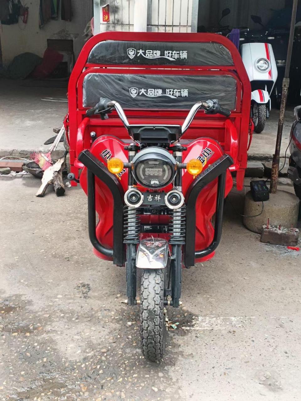 小金龙三轮车1.米6,9成新60伏45安,2023年9月份车,希要的联系