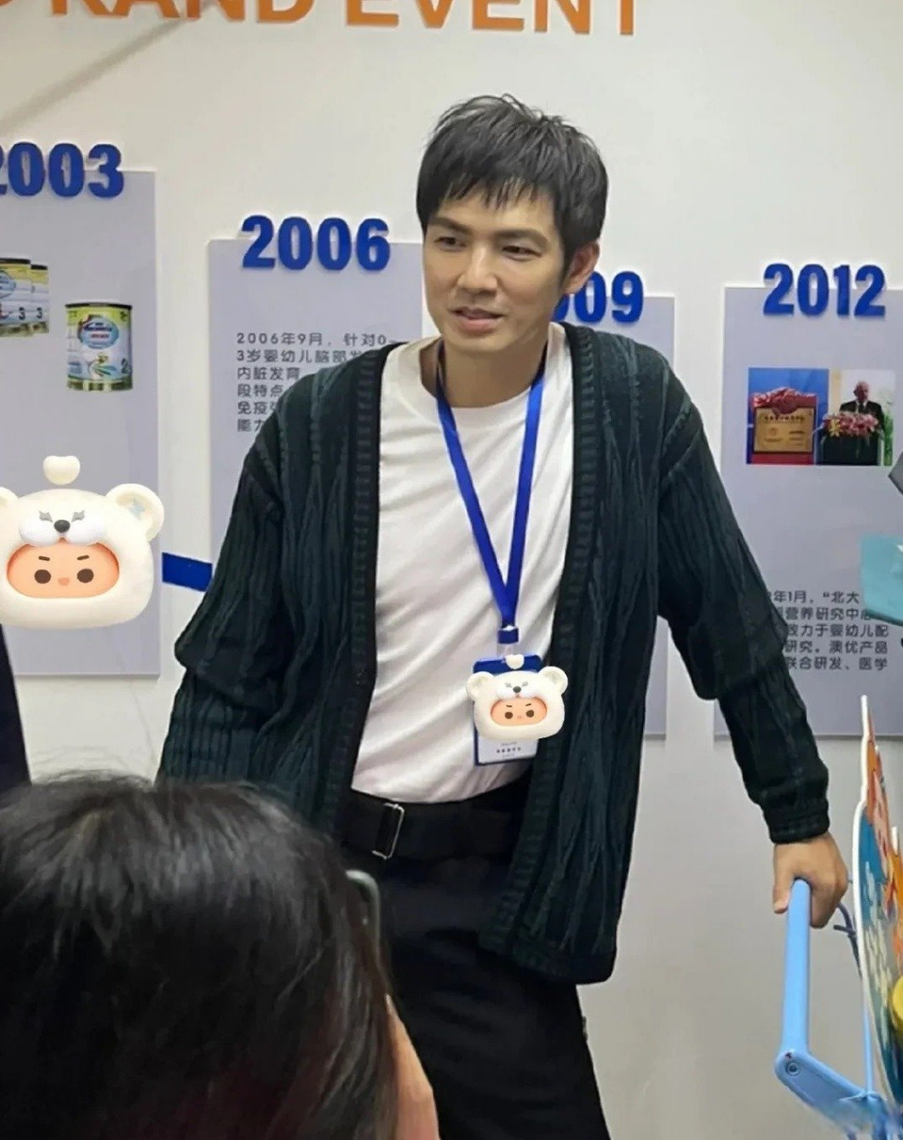 50岁的钟汉良脸部消肿之后,姨味不见了 前一段时间,钟汉良长发发胖的