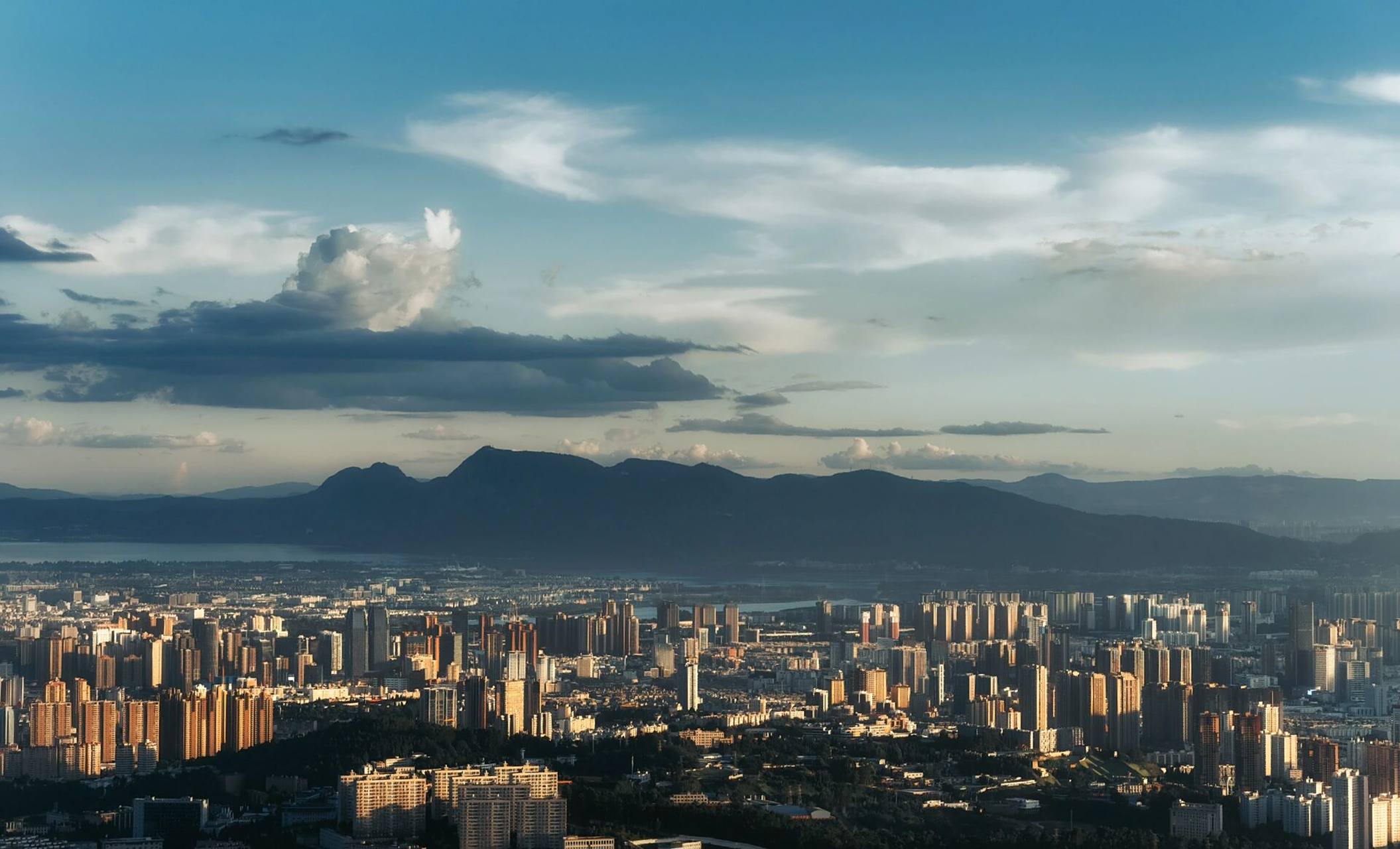 这个角度的昆明西山睡美人好明显啊!