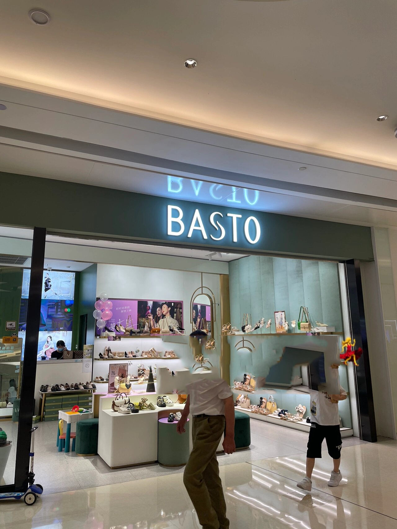 百思图和思加图,真的很容易混淆 每次经过百思图都觉得它是思加图