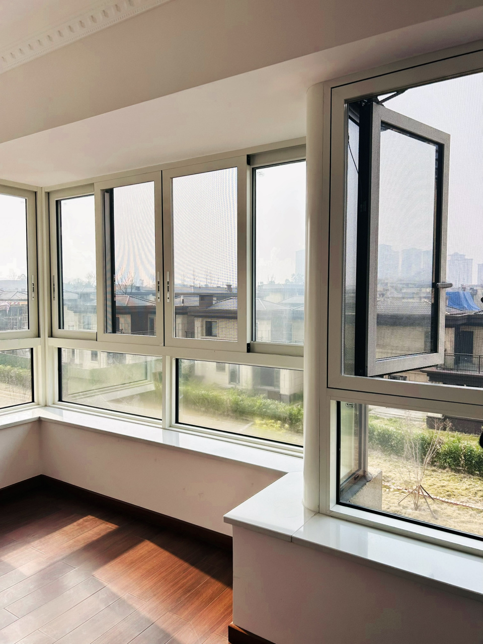 绝美奶白色铝合金窗户,装法式的不二之选!
