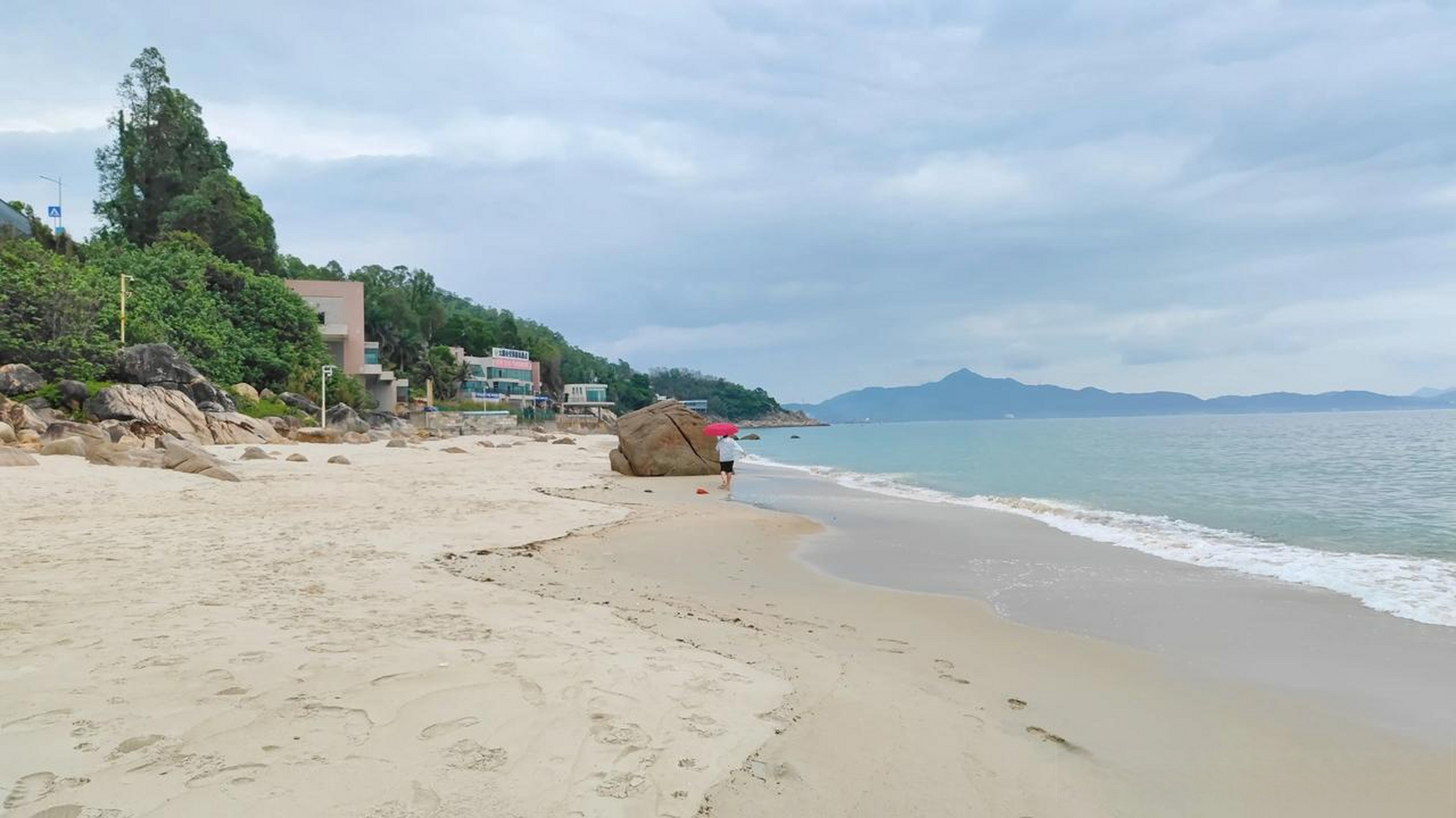 深圳海边|背仔角沙滩,深圳东部最清爽的海滩  在深圳盐田,有一处小巧