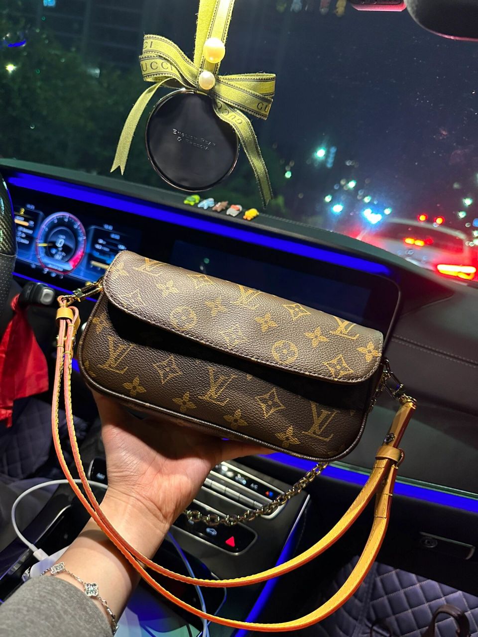 新款 lv ivy 真的太适合春夏啦 lv ivy woc|一整个大惊艳7715上身