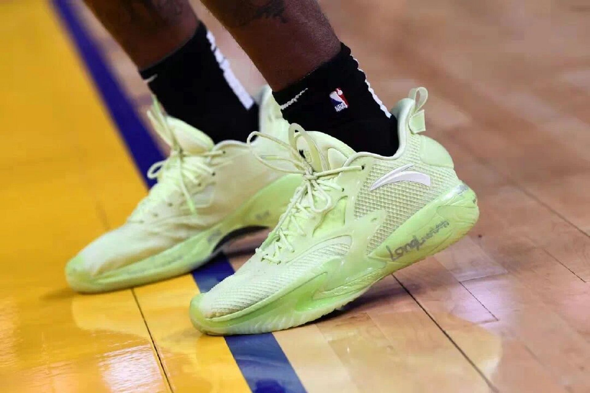 28球员上脚7815 哈登 焕发第三春99 16615哈登:adidas