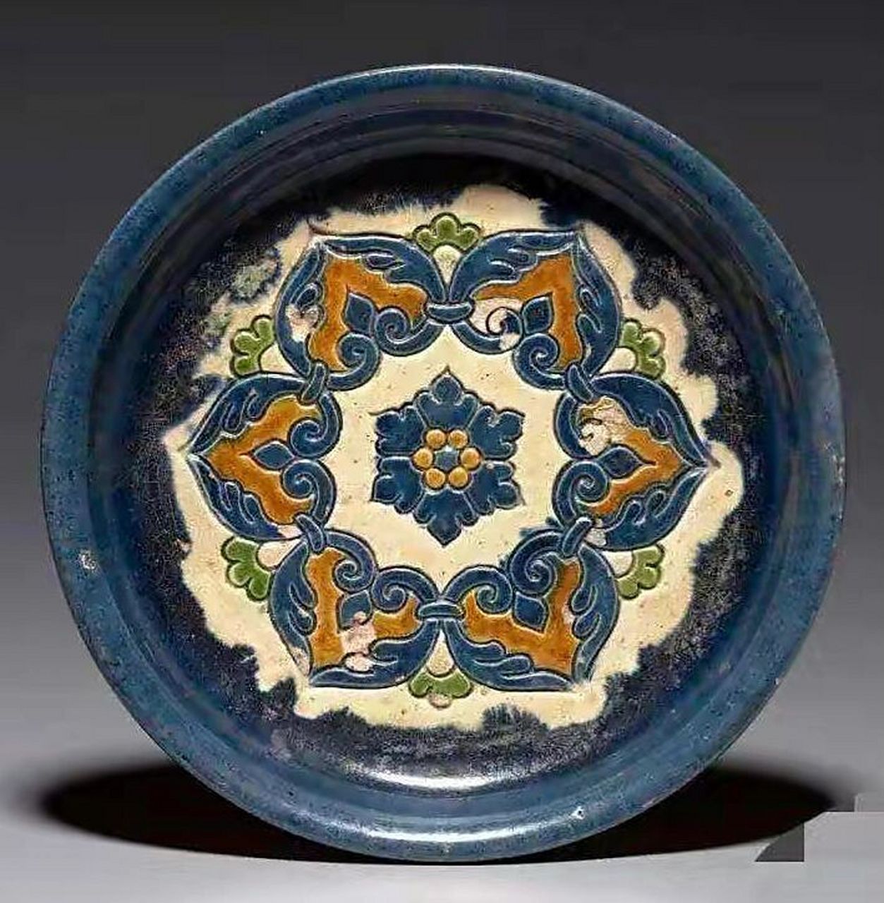 宝相花唐代唐三彩瓷器纹样传统图案花卉植物 寶相的説法源於佛教,是