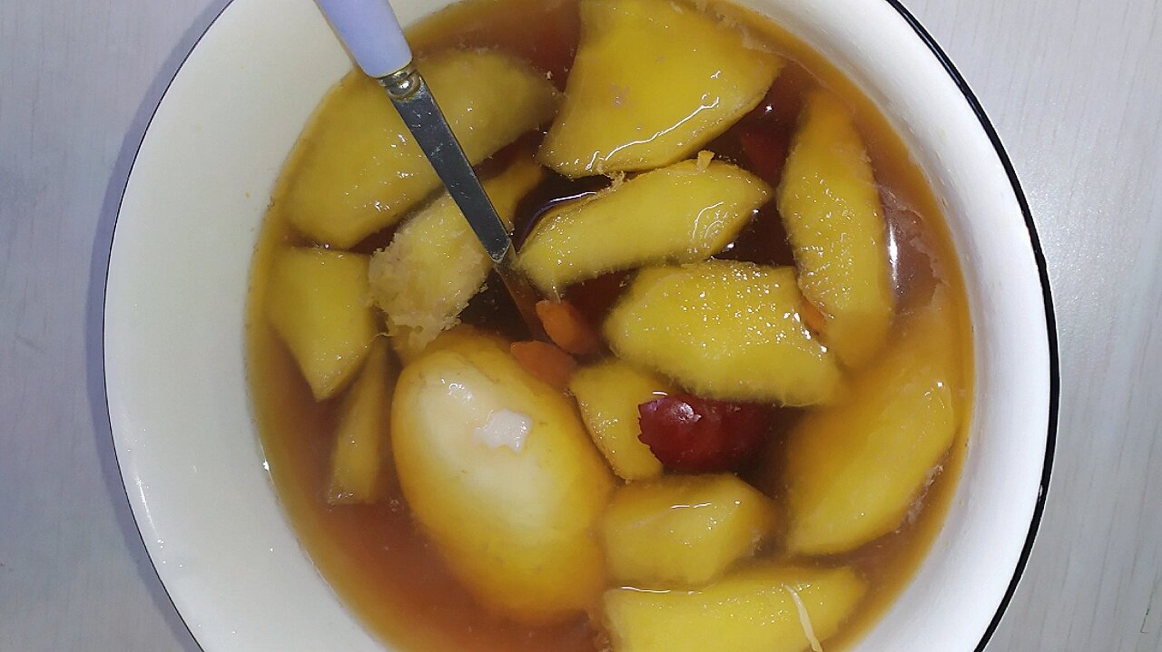 苹果红枣枸杞鸡蛋红糖水 1.