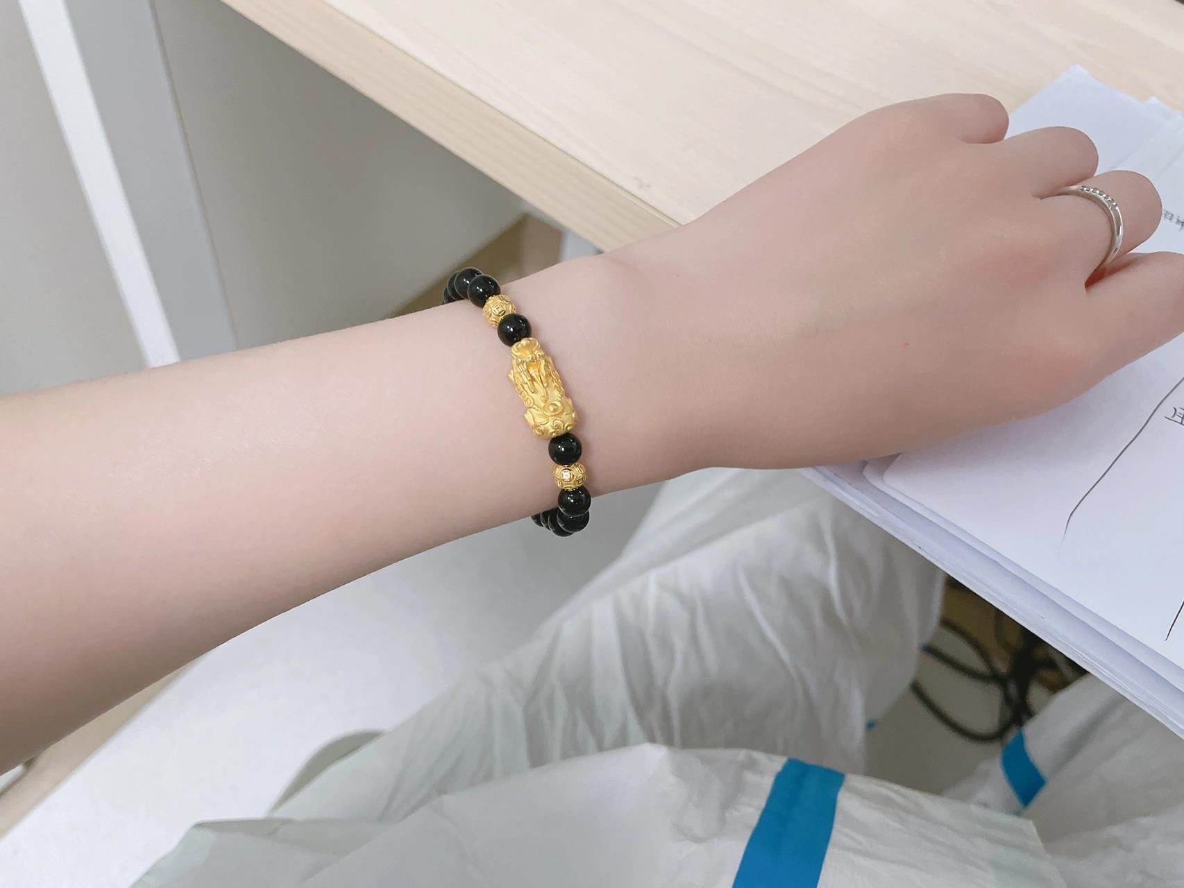 貔貅的正确戴法你知道吗 带点迷信的成分,老妈给我算命说我缺金,就