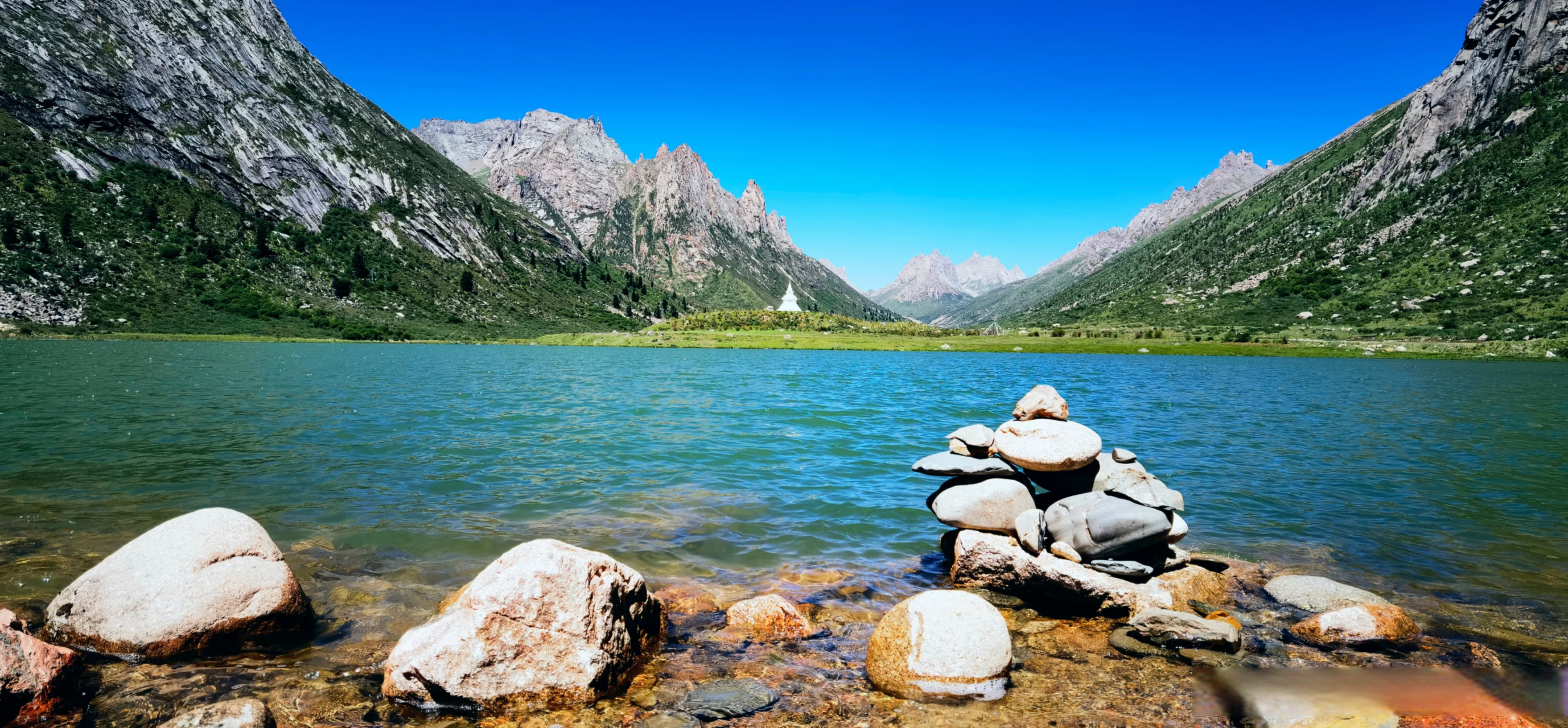 阿坝的莲宝叶则,奇峰异石,水奇湖秀,瀑布飞扬,温泉蒸腾.