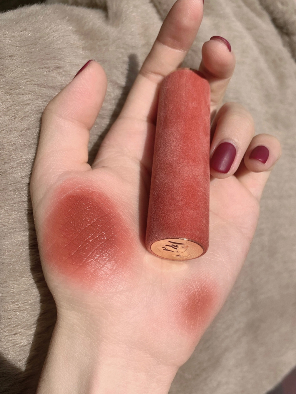 兰蔻红丝绒274比唇釉版的还好看～ 这个包装先让我欣赏三分钟,藕橘色