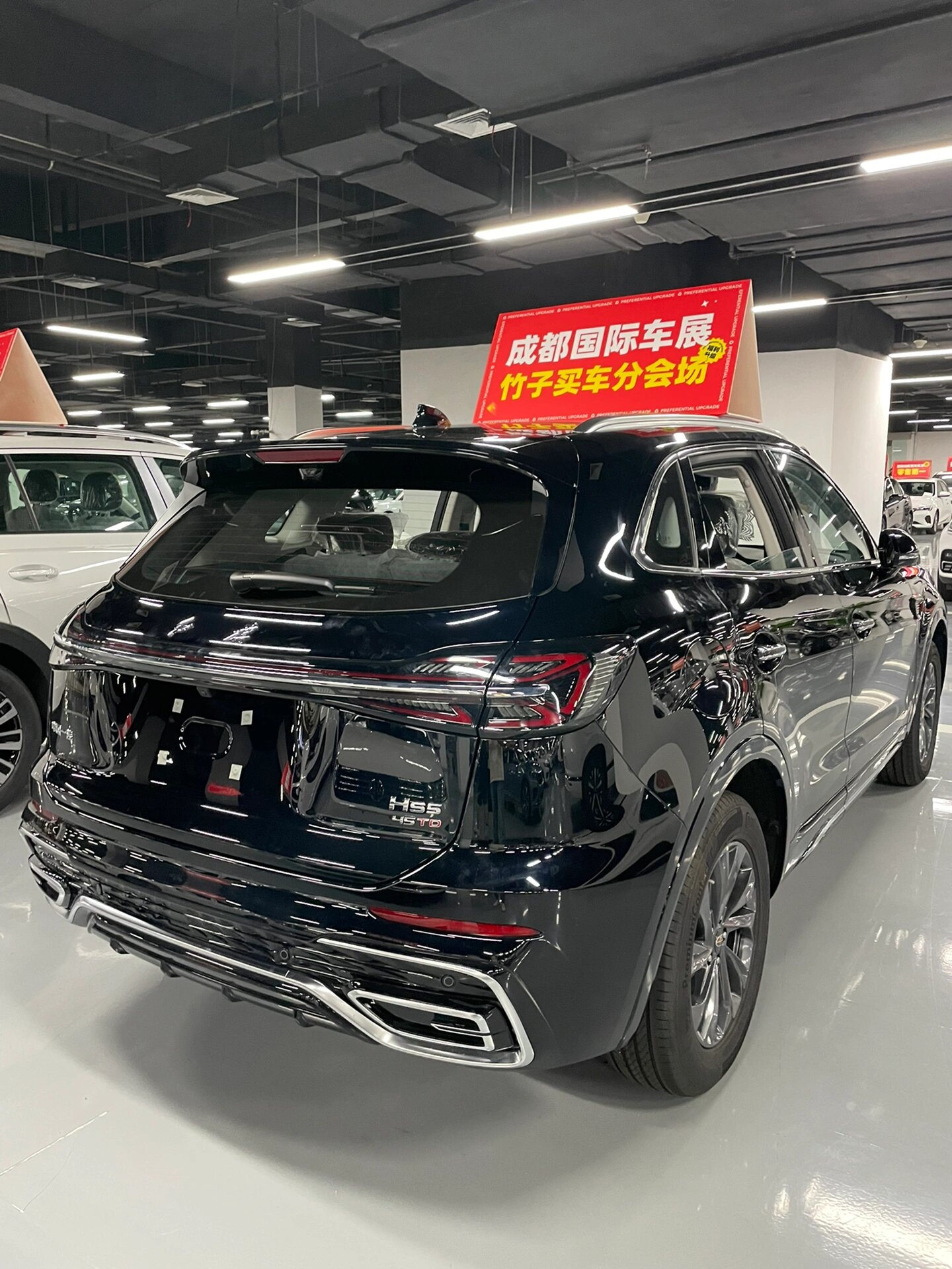 全新车红旗hs5,一口价落地17.98万 指导价19.