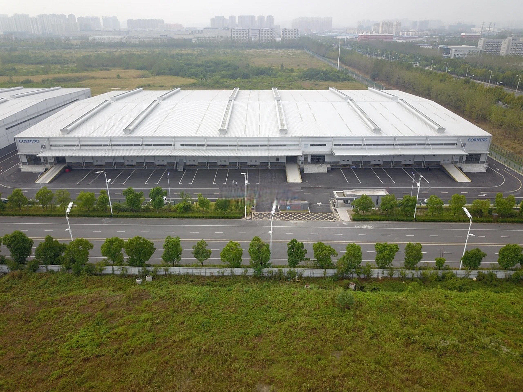 自2015年康宁公司已在肥成立了显示科技,汽车环保,汽车内饰玻璃等3个