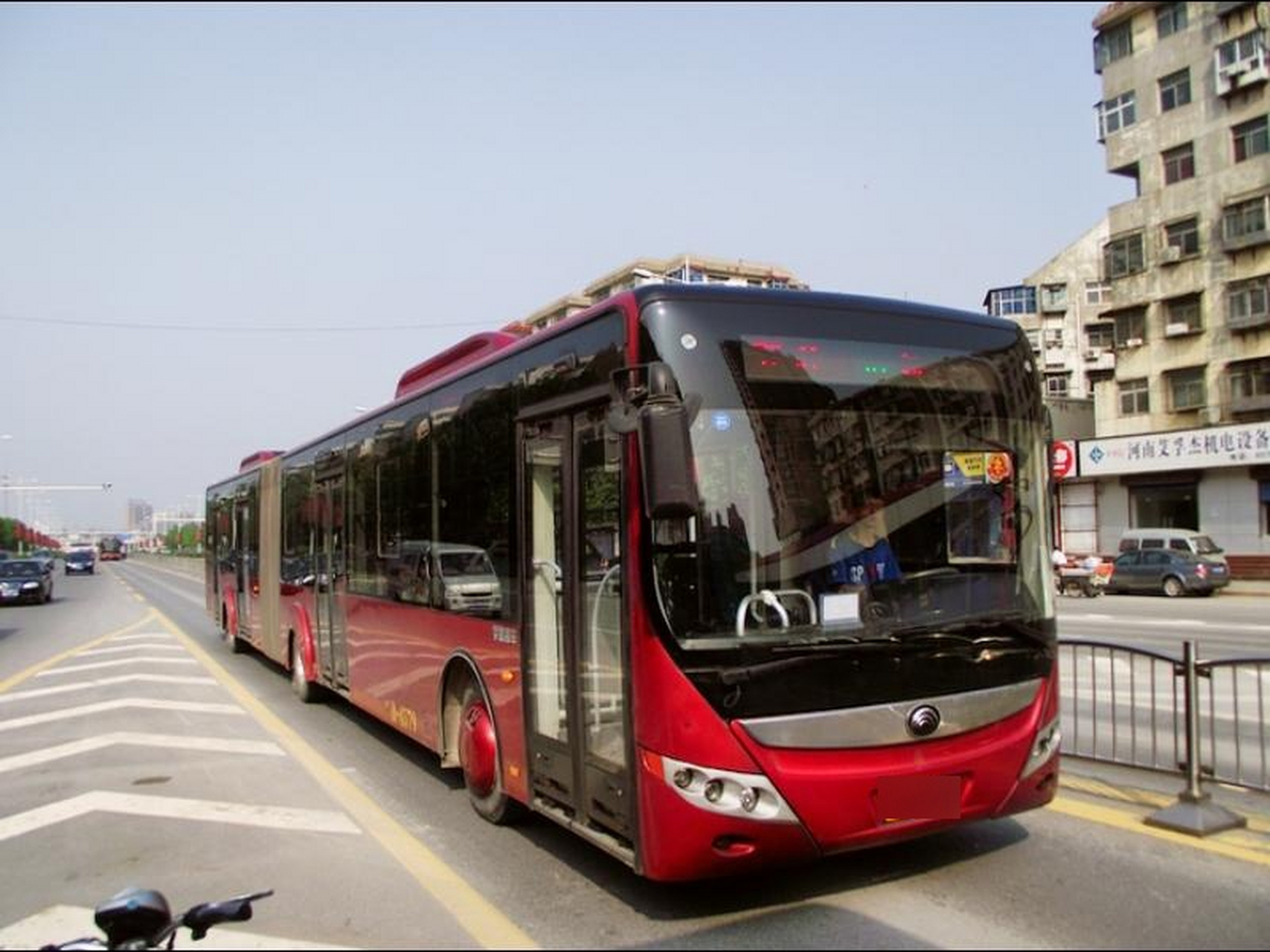 郑州快速公交宇通18米铰接