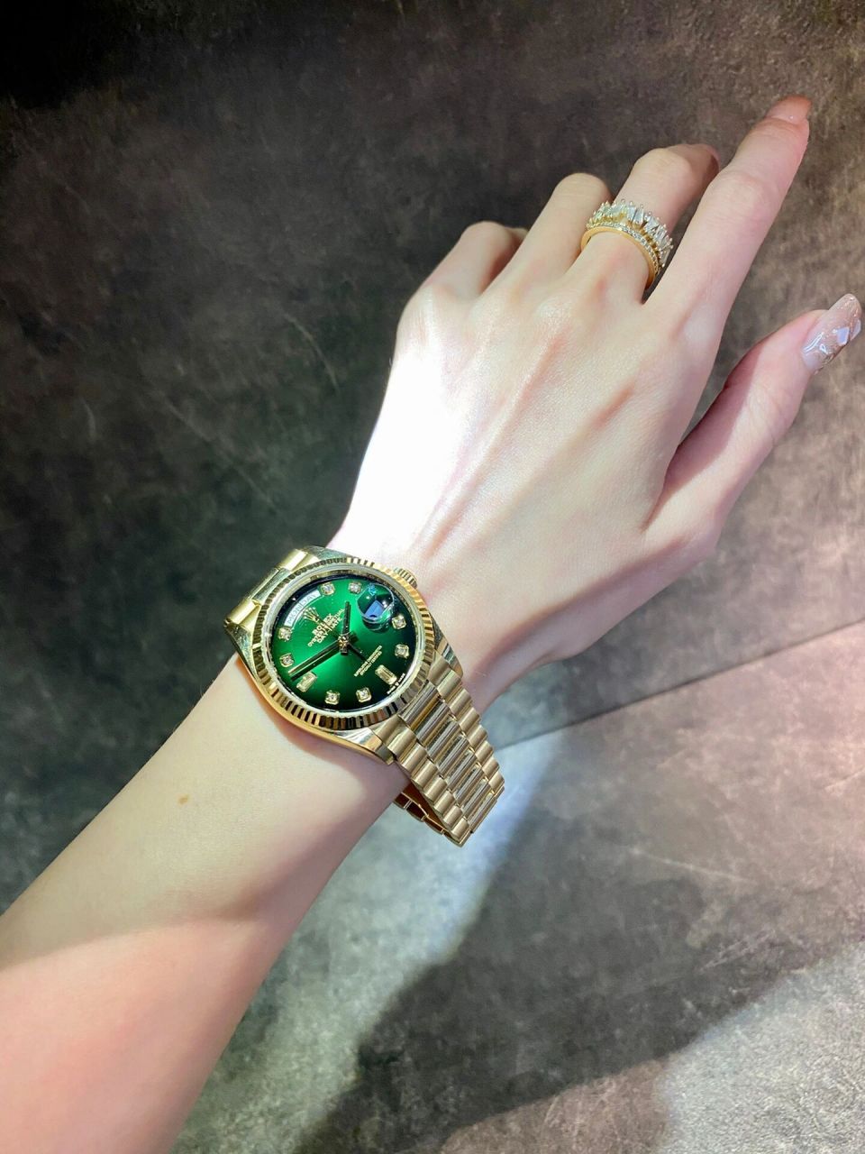 劳力士 烟熏绿 dd128238 劳力士 经典day-date系列 128238烟熏绿 36mm