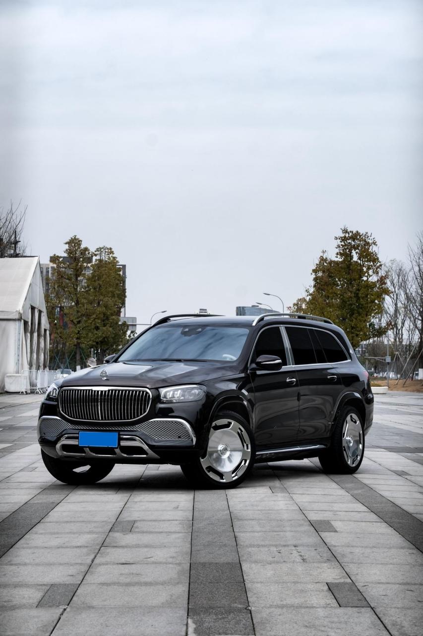 迈巴赫gls480.双拼色,大饼轮毂,200万没对手迈巴赫gls480
