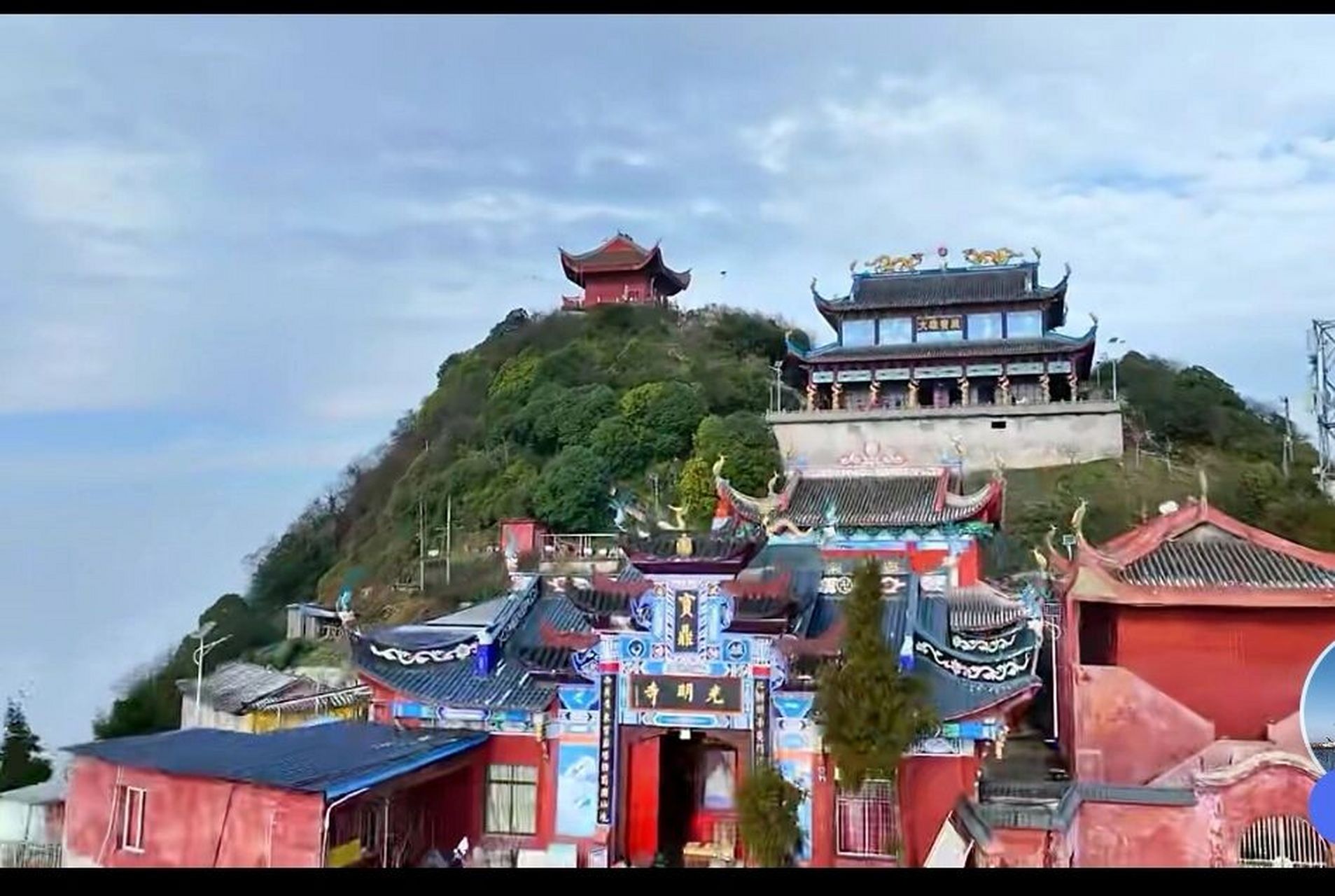 佛教圣地——华蓥山宝鼎 "西朝峨嵋,东朝宝鼎"之美誉.