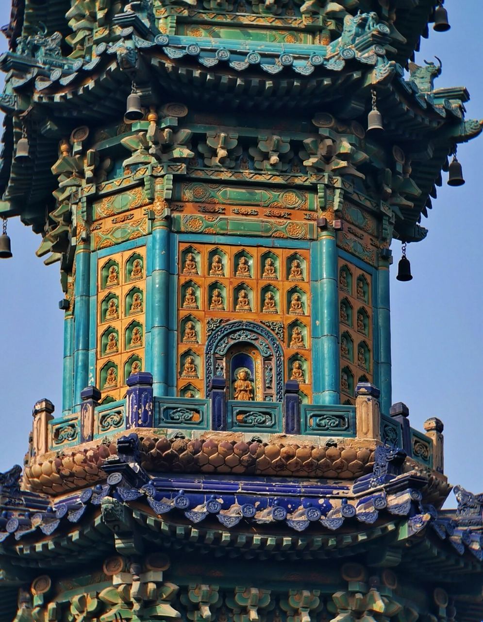 颐和园多宝琉璃塔,大清的谜样审美 位于北京市颐和园的万寿山后花承阁