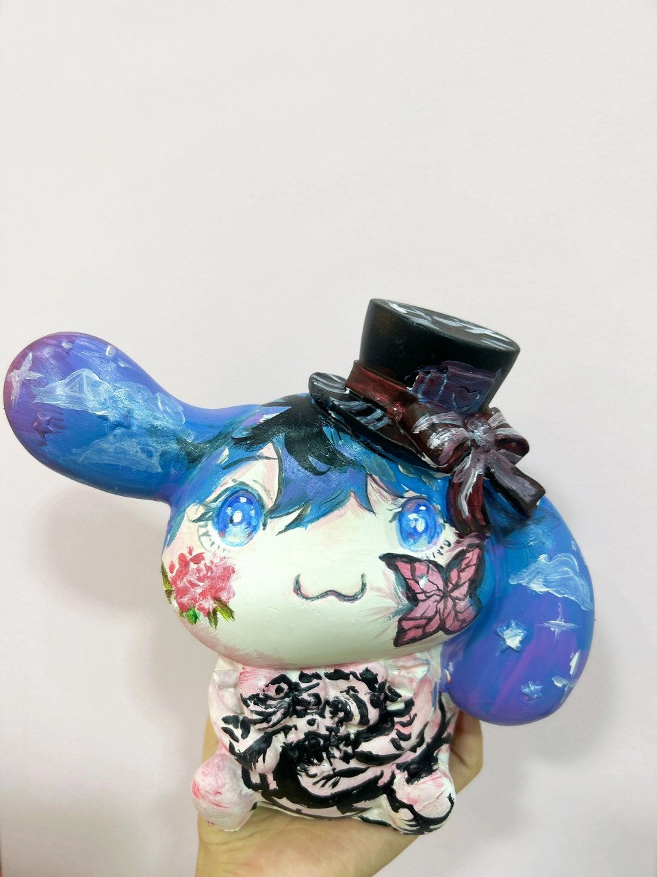 这石膏娃娃涂的也太有水平了 是一个喜欢动漫的女孩子画的 分享给大家