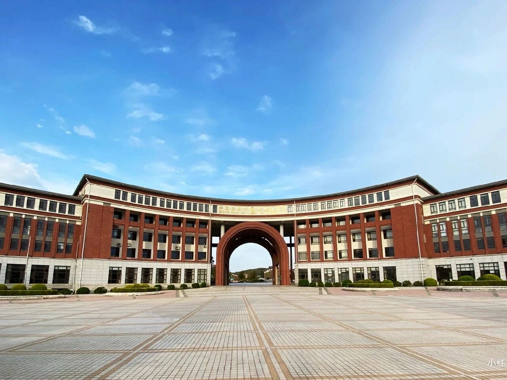 大连枫叶国际学校高中好不好啊到底  马上要去上高一了 评价都不一样