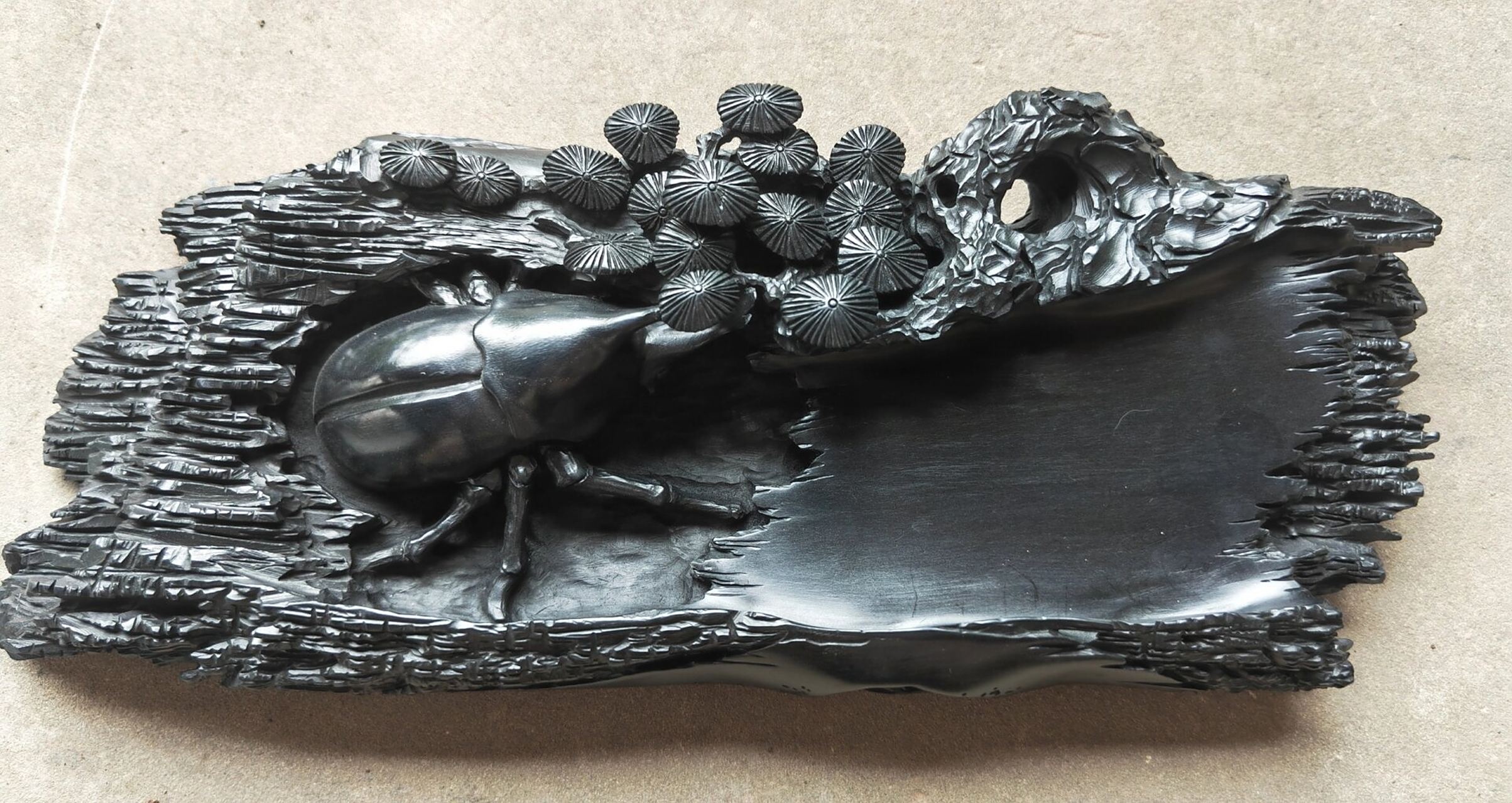 来做手工 合川峡砚又称墨玉宝砚,始于宋代,兴于明代,是一种古老的汉族