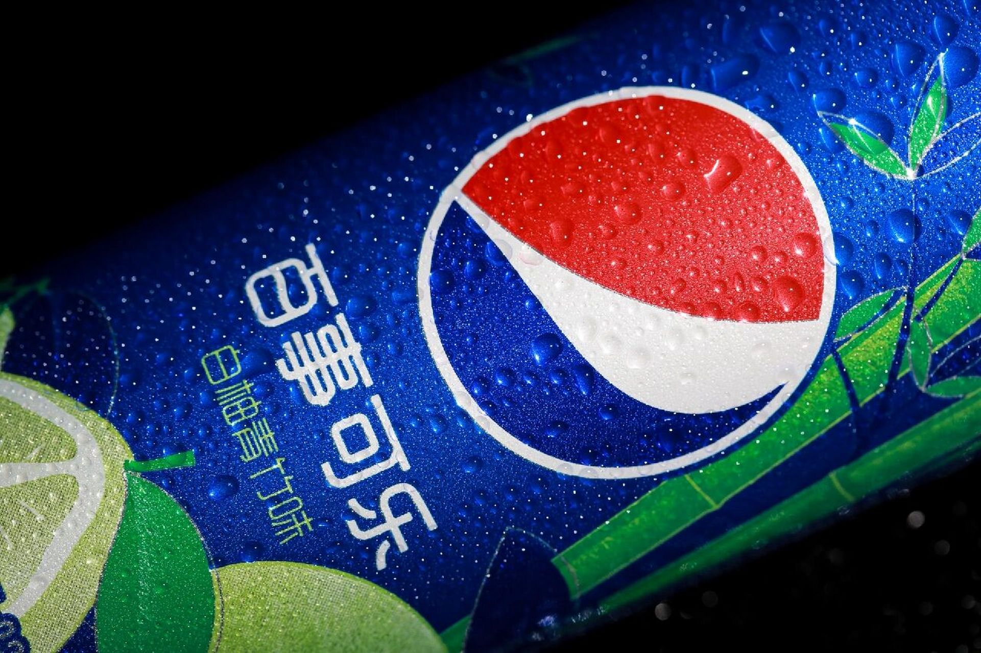 静物摄影‖百事可乐 喜欢这罐体的蓝色,冷静,清醒,犀利.