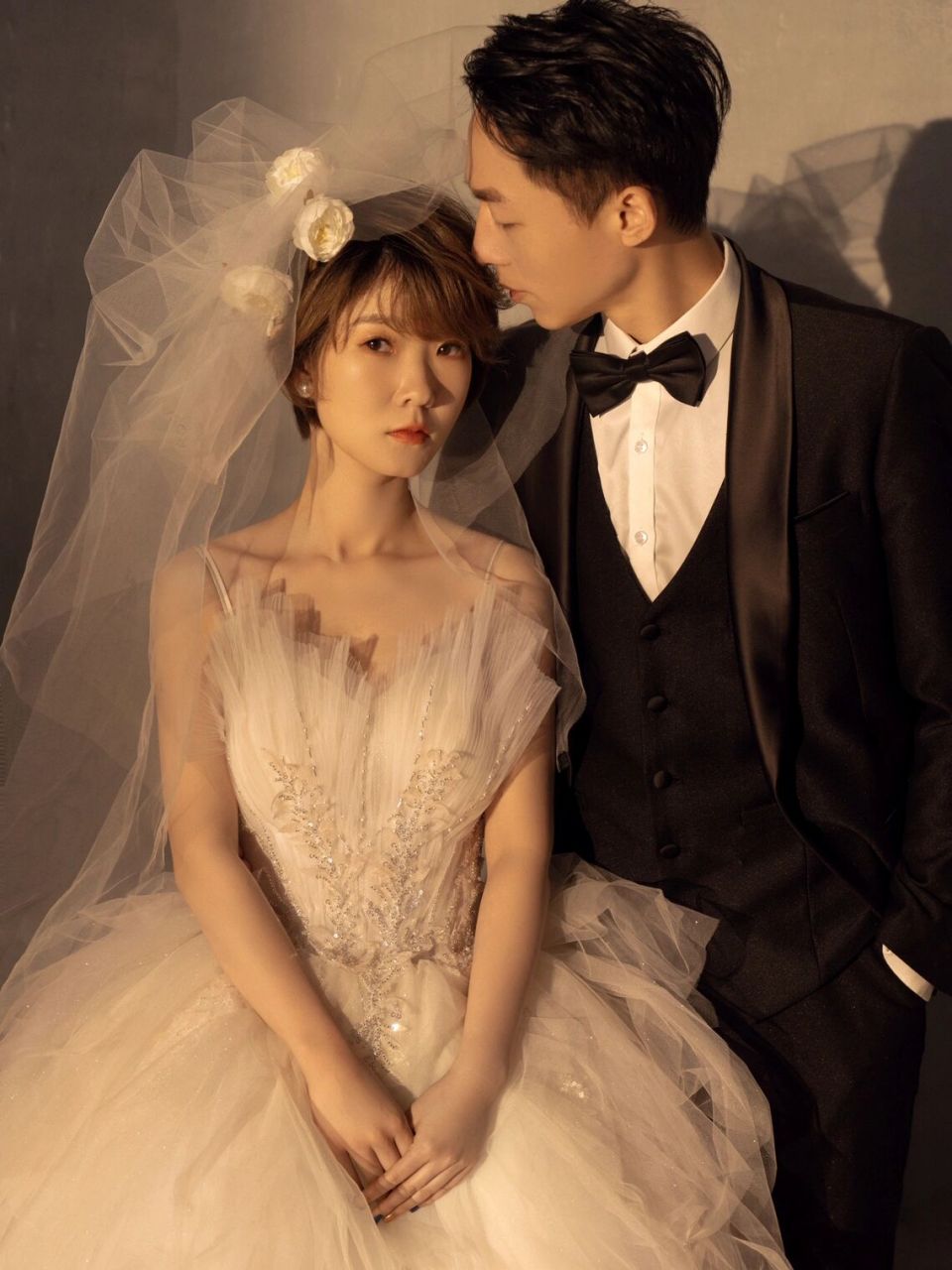 短发新娘的光影婚纱照居然这么好看757575 风格:光影 | 氛围感