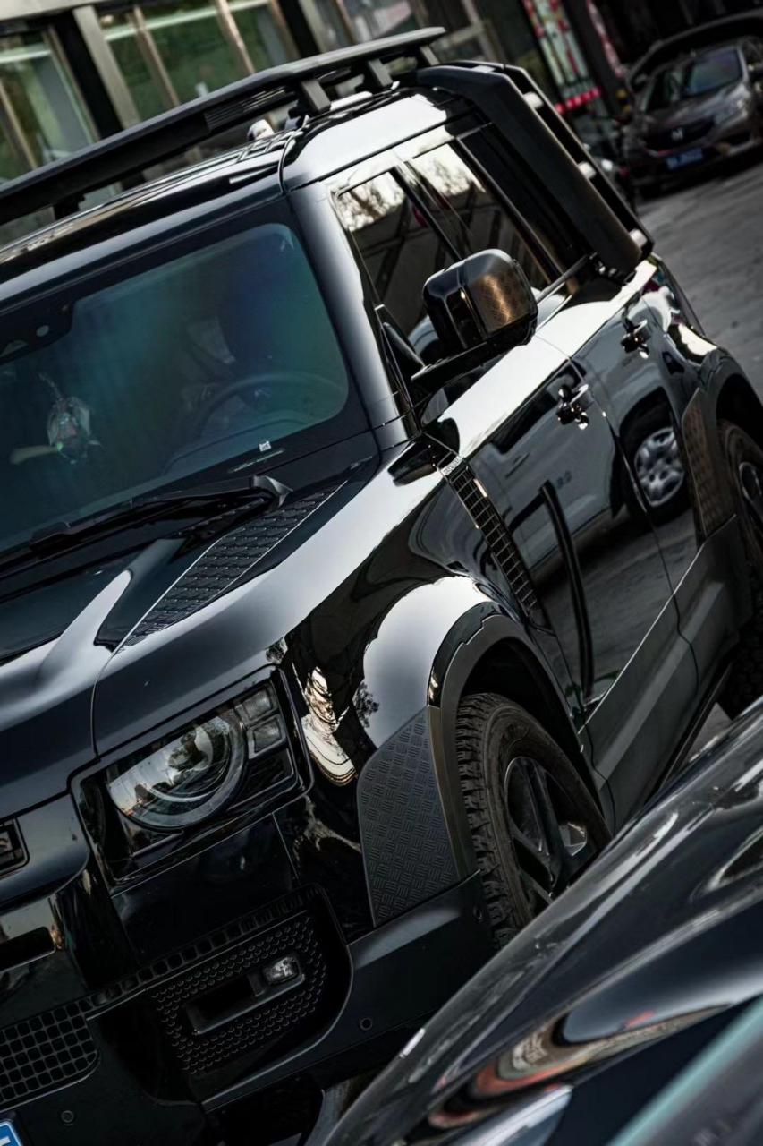 路虎defender110黑武士 "颜色的尽头是黑色,越野的镜头是卫士!