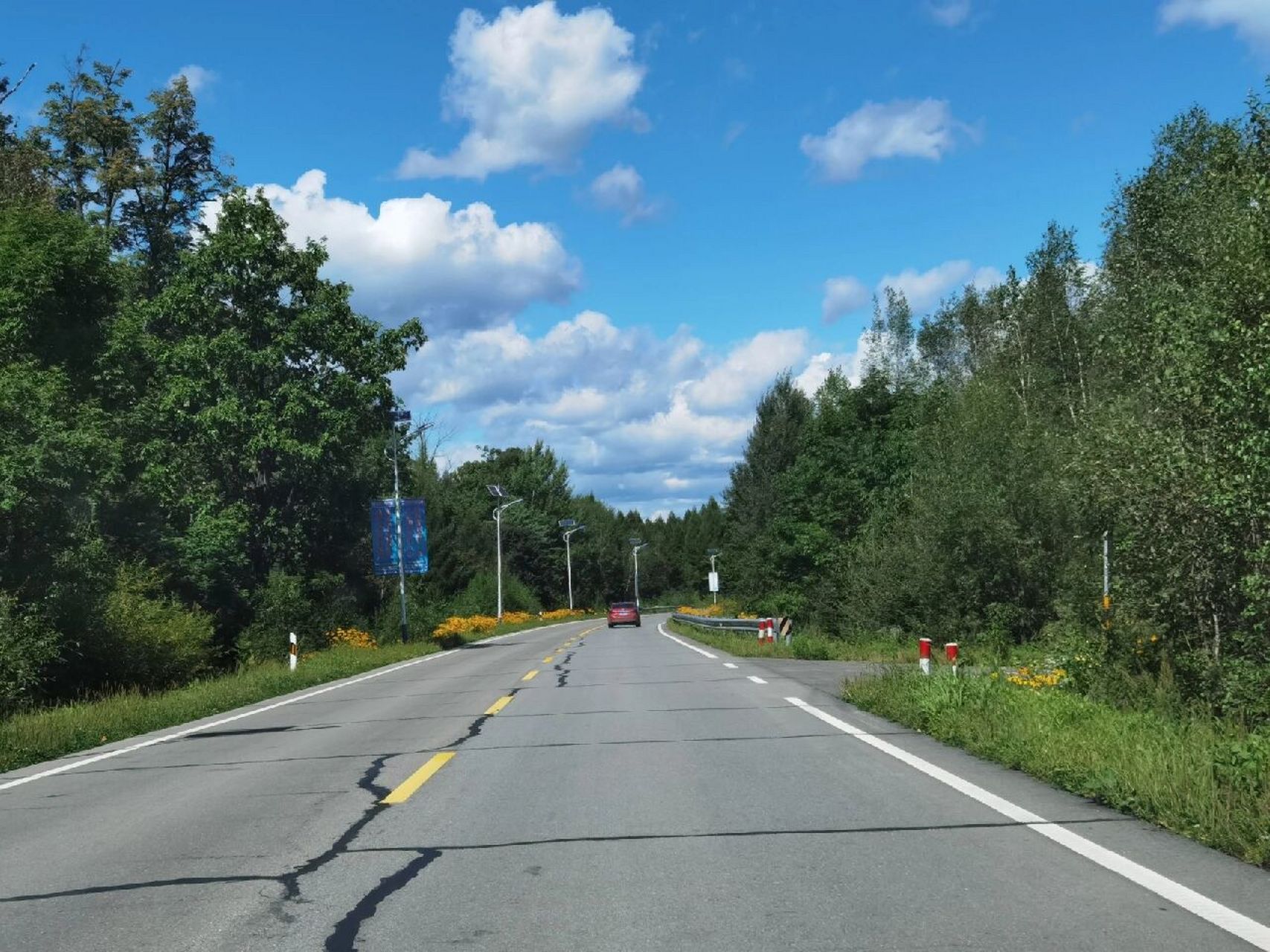 g331国道吉林段自驾小记46神山路 天气晴朗,这一路上的风景真美.