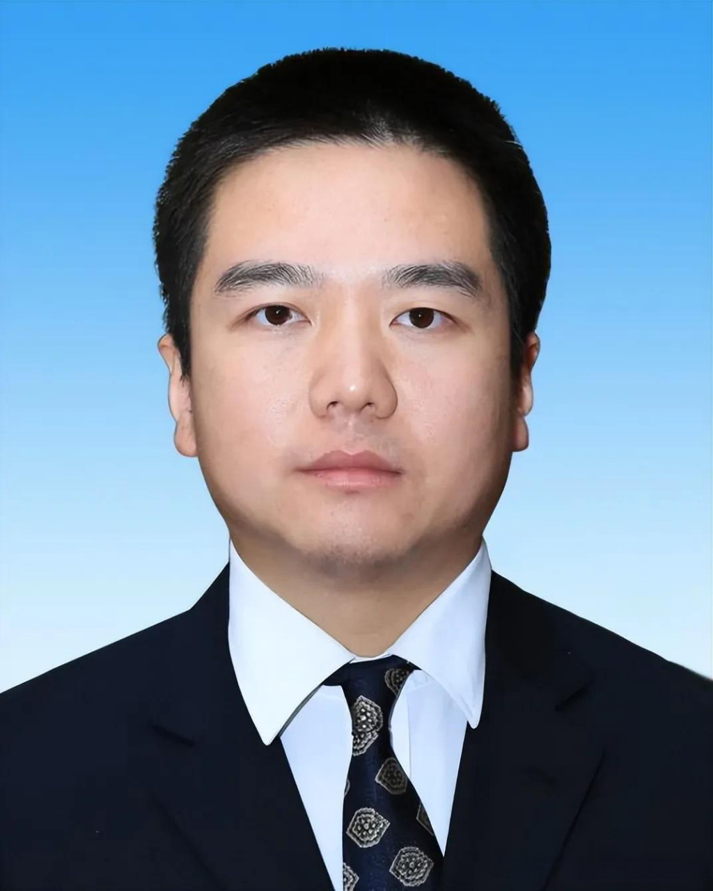 徐刘蔚,1982年出生,2014年至2021年任贵州省丹寨县县长,当初要王健林