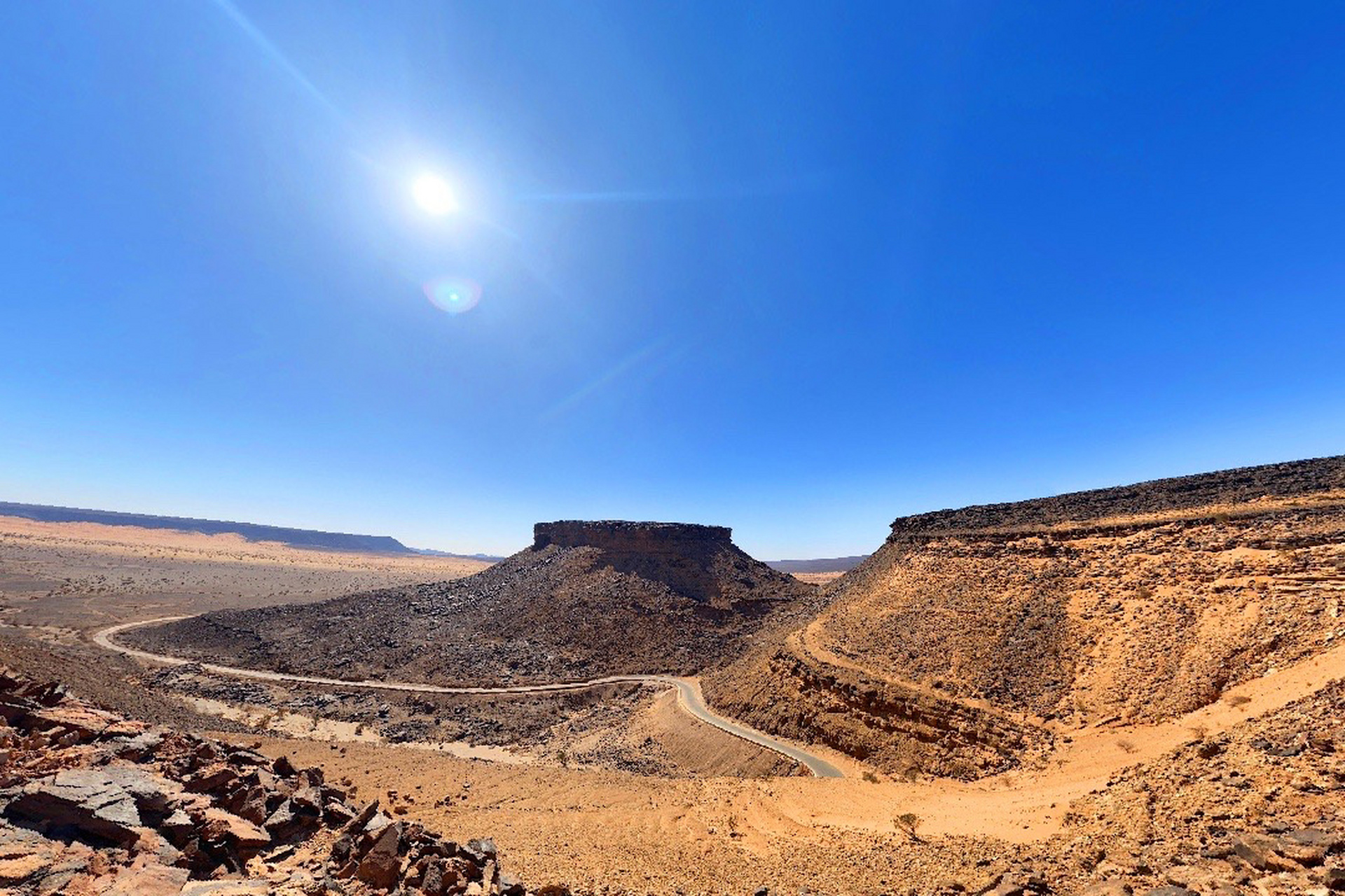 毛里塔尼亚境内的撒哈拉沙漠风光 毛里塔尼亚位于非洲西北部,地处北纬