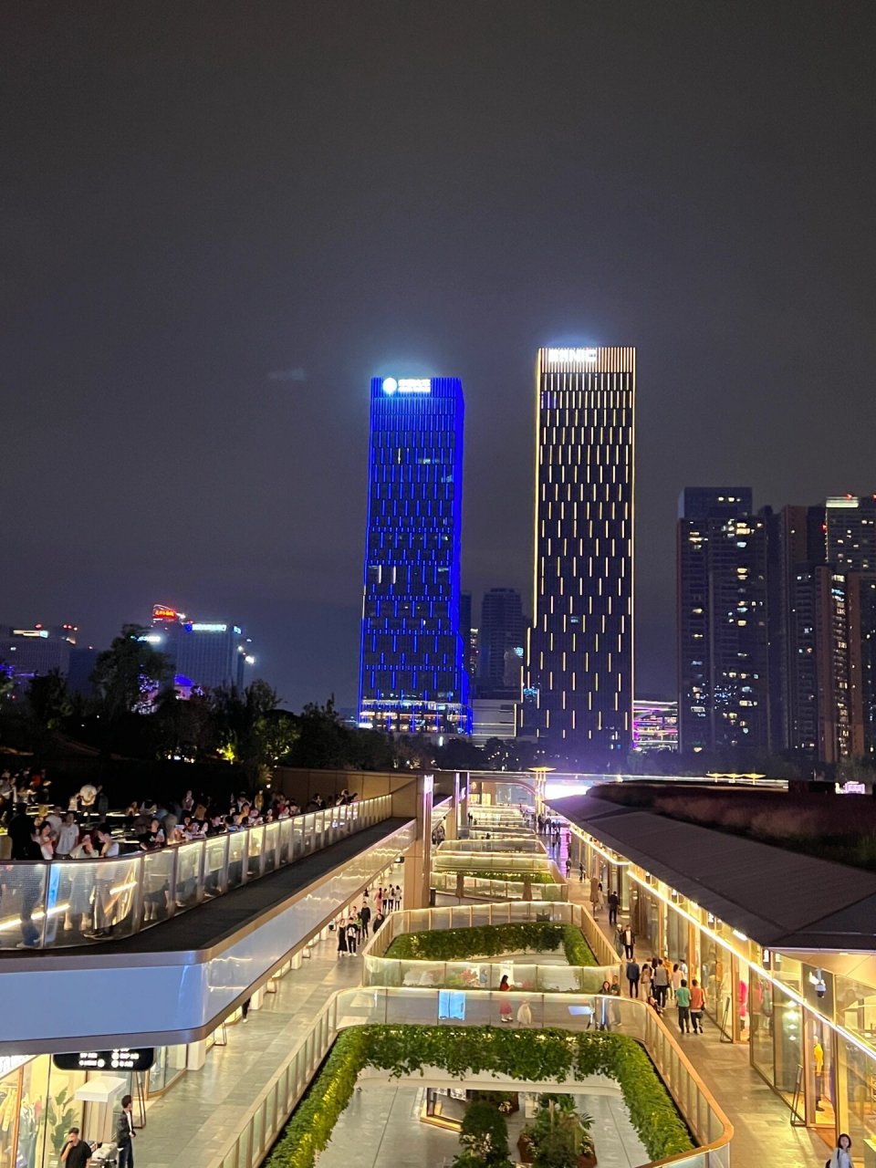 打卡成都skp生机之塔 成都skp全国第三家,亚洲最大下沉式建筑,很可以